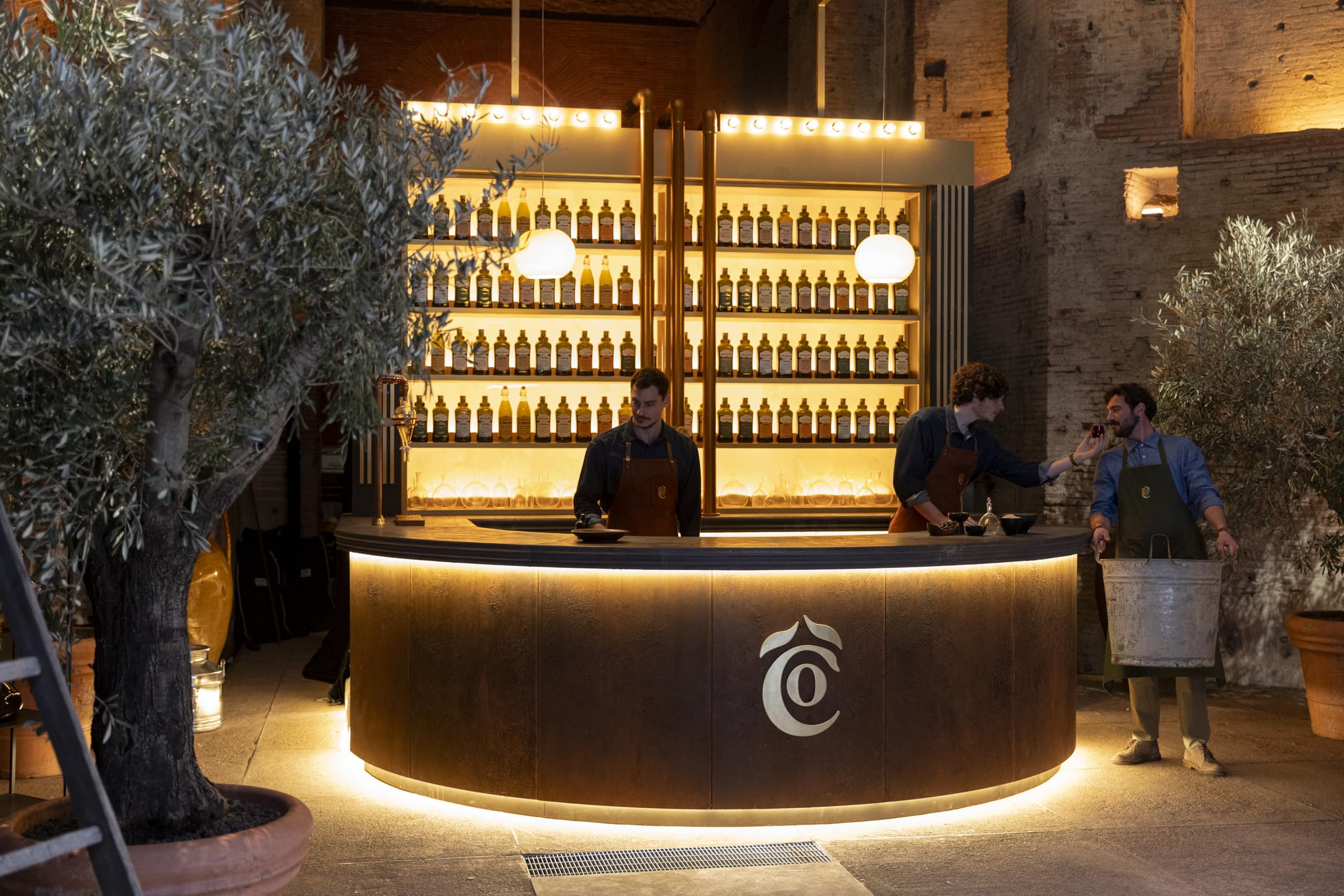 Costa d'Oro – Classico di Oliva 5L. Olio di oliva adatto a crudo per pesti e salse tipo maionese e per marinature, soffritti, cotture prolungate e fritture. Latta da 5 litri.