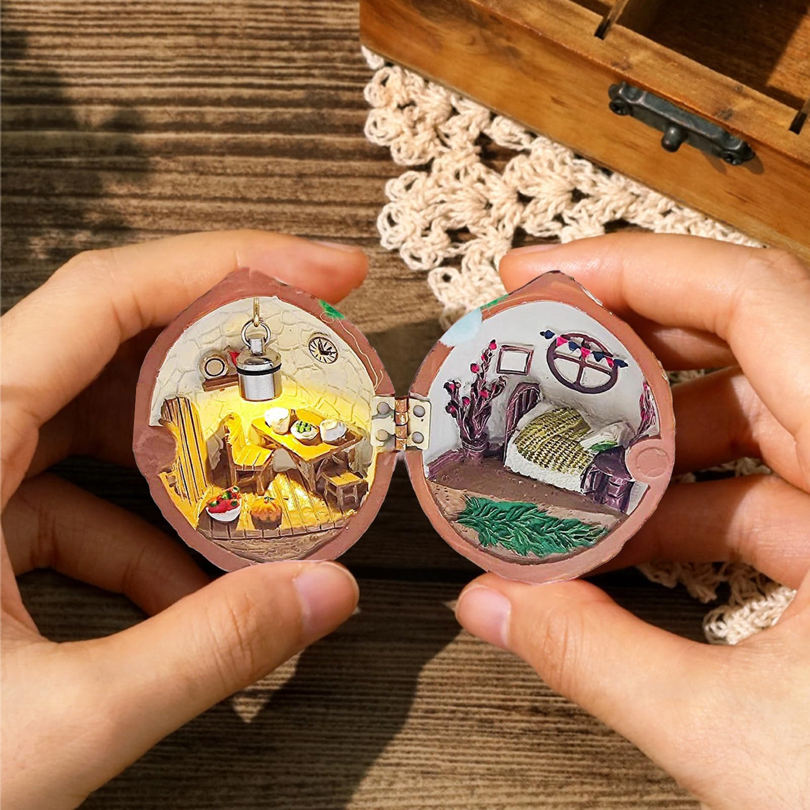 Amazon | ウォールナットシェルミニチュアドールハウス、ハンドメイド