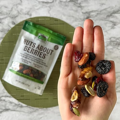 Miniatura 4 de NOW Foods, Nuts About Berries, deliciosa mezcla de almendras crudas, pasas, arándanos, nueces, anacardos, arándanos, cerezas y semillas de calabaza,