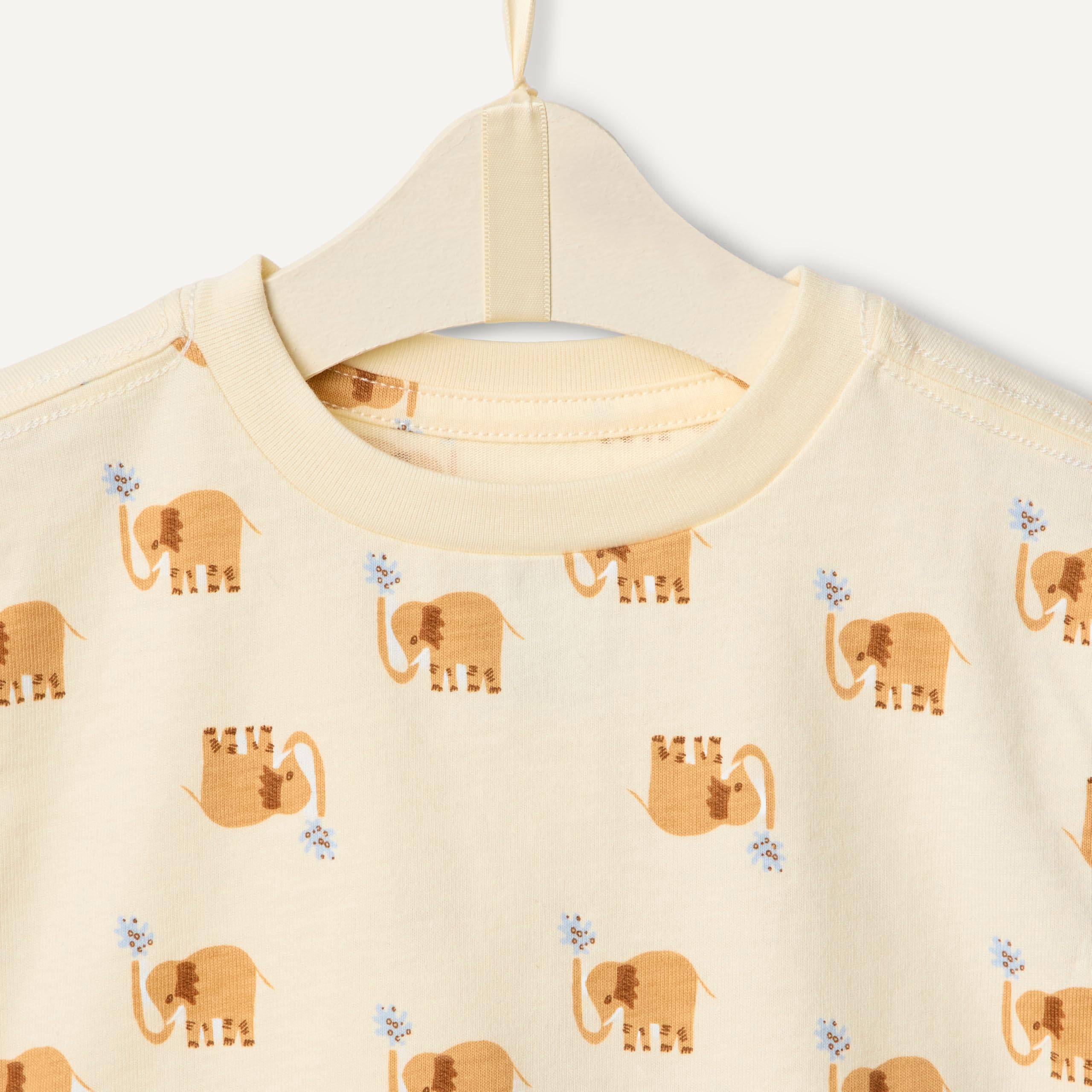 Amazon Essentials x Sofia Grainge Conjunto con Camiseta y Pantalones Cortos Niños, Paquetes Múltiples