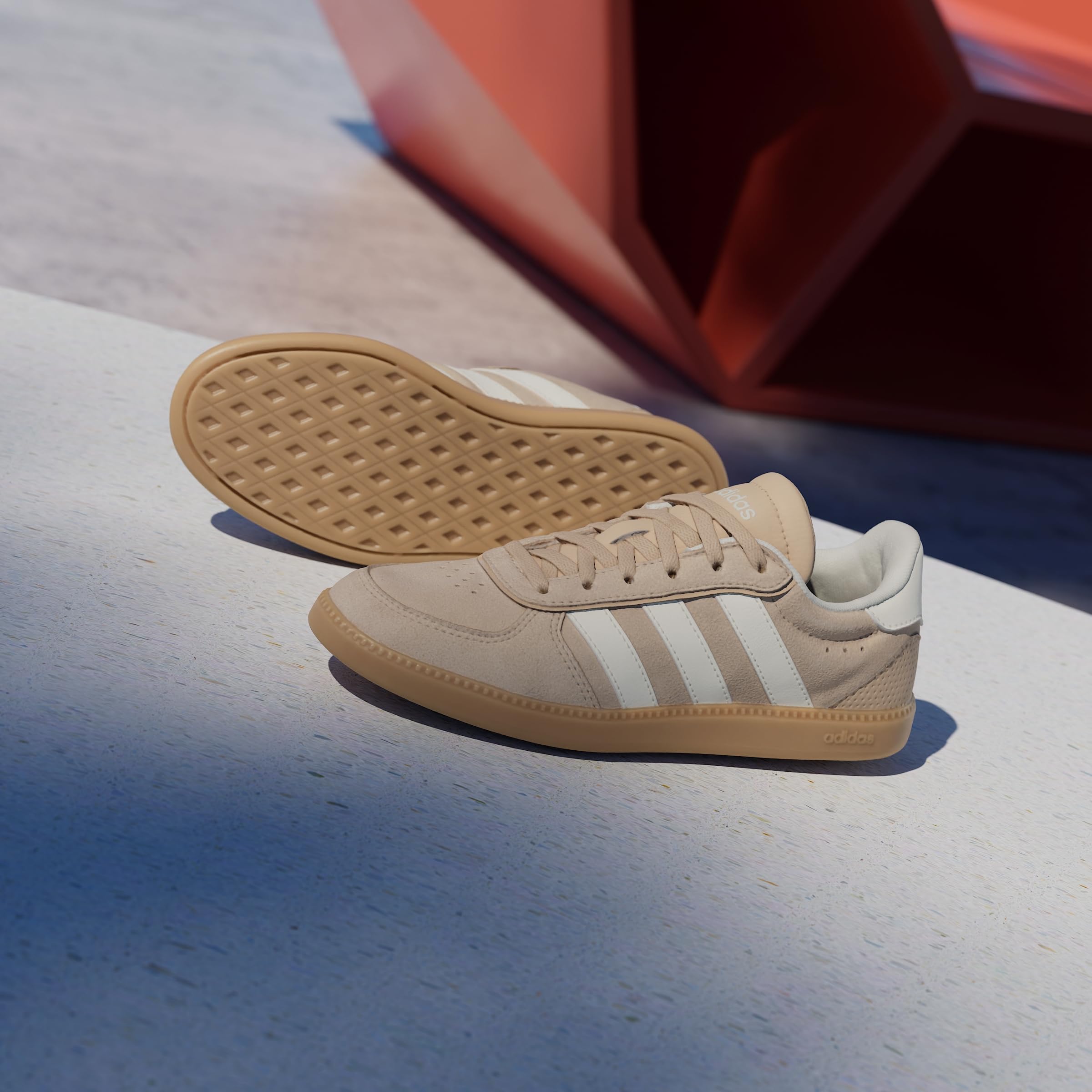 adidas Uniseks - dzieci BREAKNET SLEEK SHOES JUNIOR, magic beige/off white/GUM 3, 39 1/3 EU