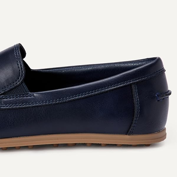 Amazon Essentials Kids and Boys Slip-on Moc Toe Loafers - 2