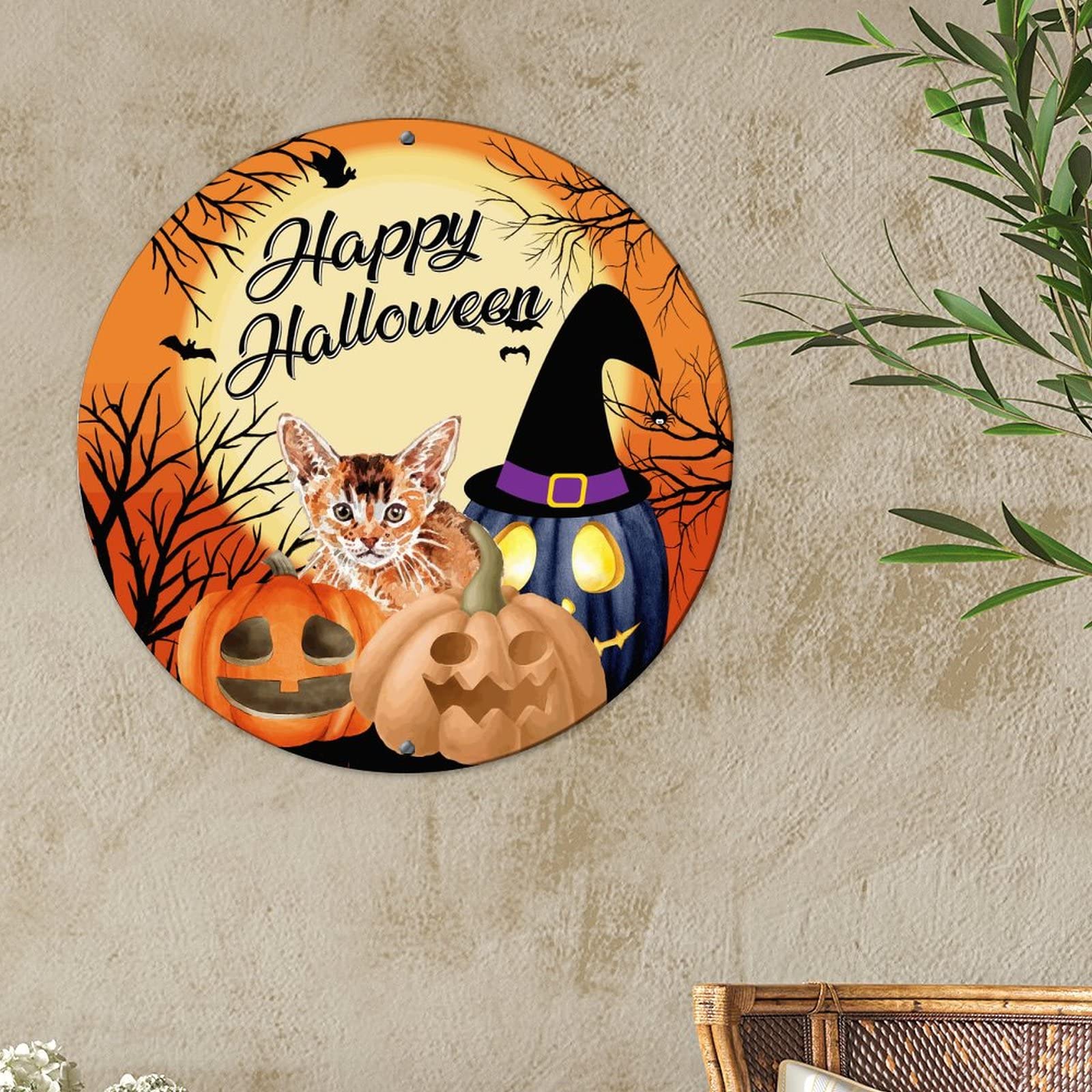 Un Chat Noir Idiot Avec Un Chapeau De Sorcière Est Assis Sur Une Citrouille. Le Thème
