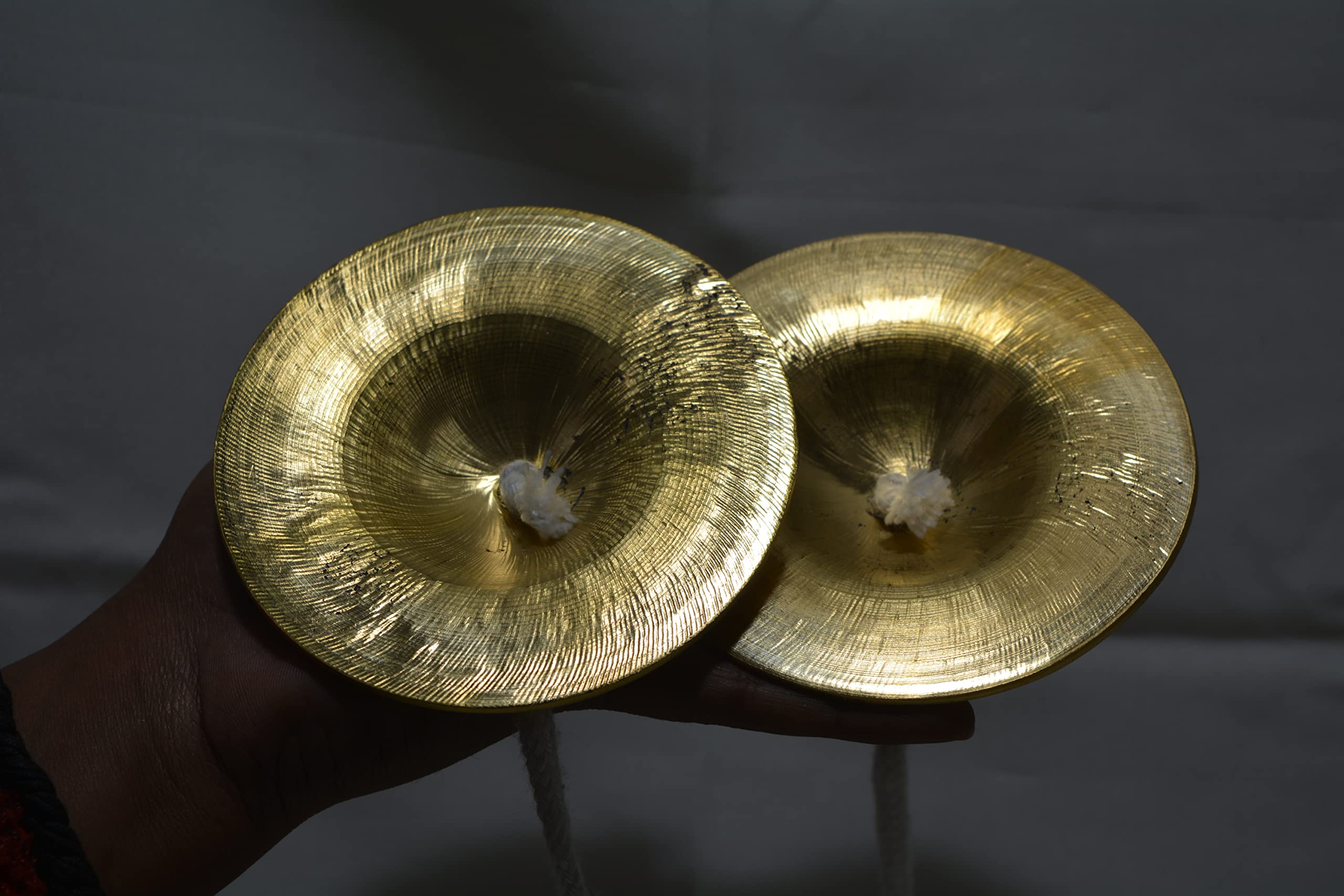 Cymbales Manjira en laiton pour Puja, méditation et Kirtan – Instrument de percussion traditionnel indien avec corde – Petit Kartal Jodi pour Bhajan, Aarti, Temple Worship et musique spirituelle