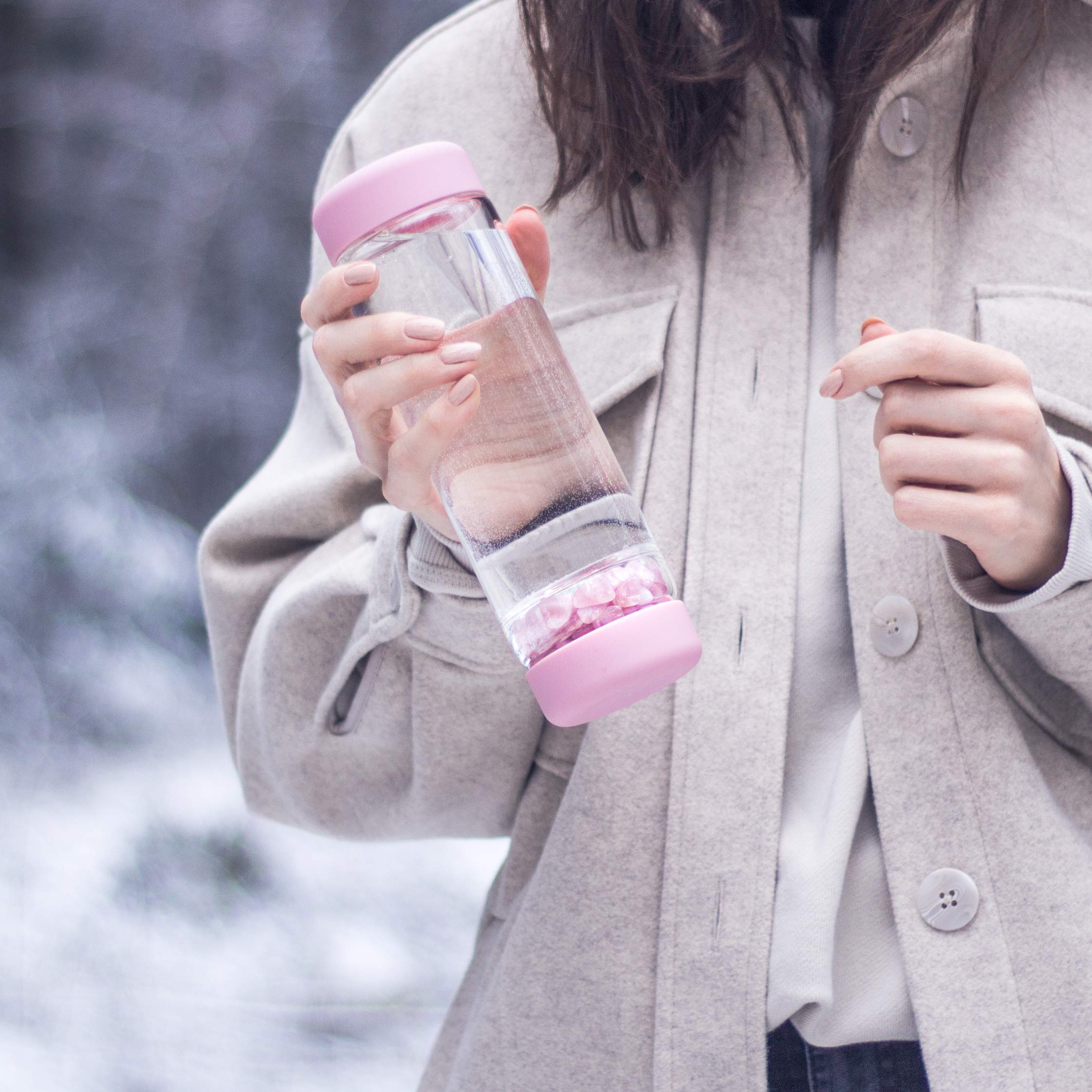 VitaJuwel inu ROSE | La botella de agua original de cristal con cuarzo rosa