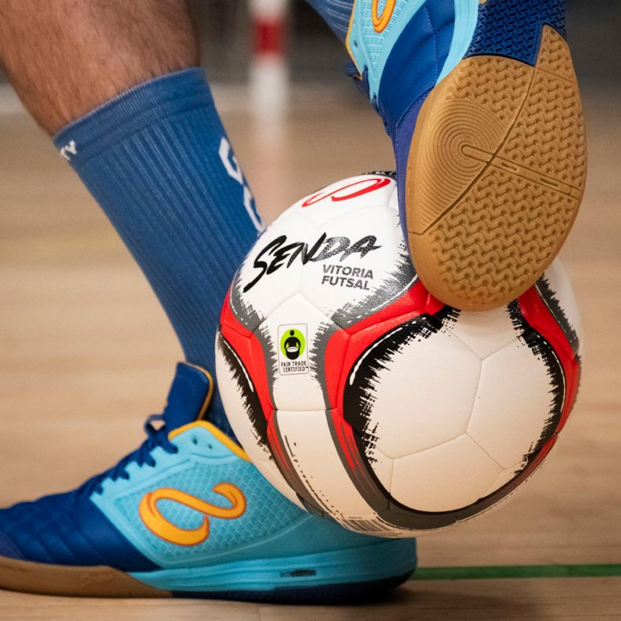 SENDA Vitoria Premium Match Ballon de futsal certifié commerce équitable Rouge/gris Taille 3 (8-12 ans)
