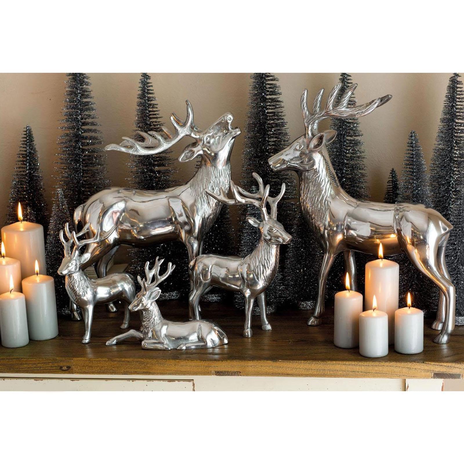 Hirsch Figur Aluminium XXL röhrend silbern - stehende Hirsch Dekofigur mit Geweih - Weihnachtsdeko zum Hinstellen - edle Wohndeko & Blickfang für Sideboard, Empfang oder Hotel-Lobby Höhe 42 cm