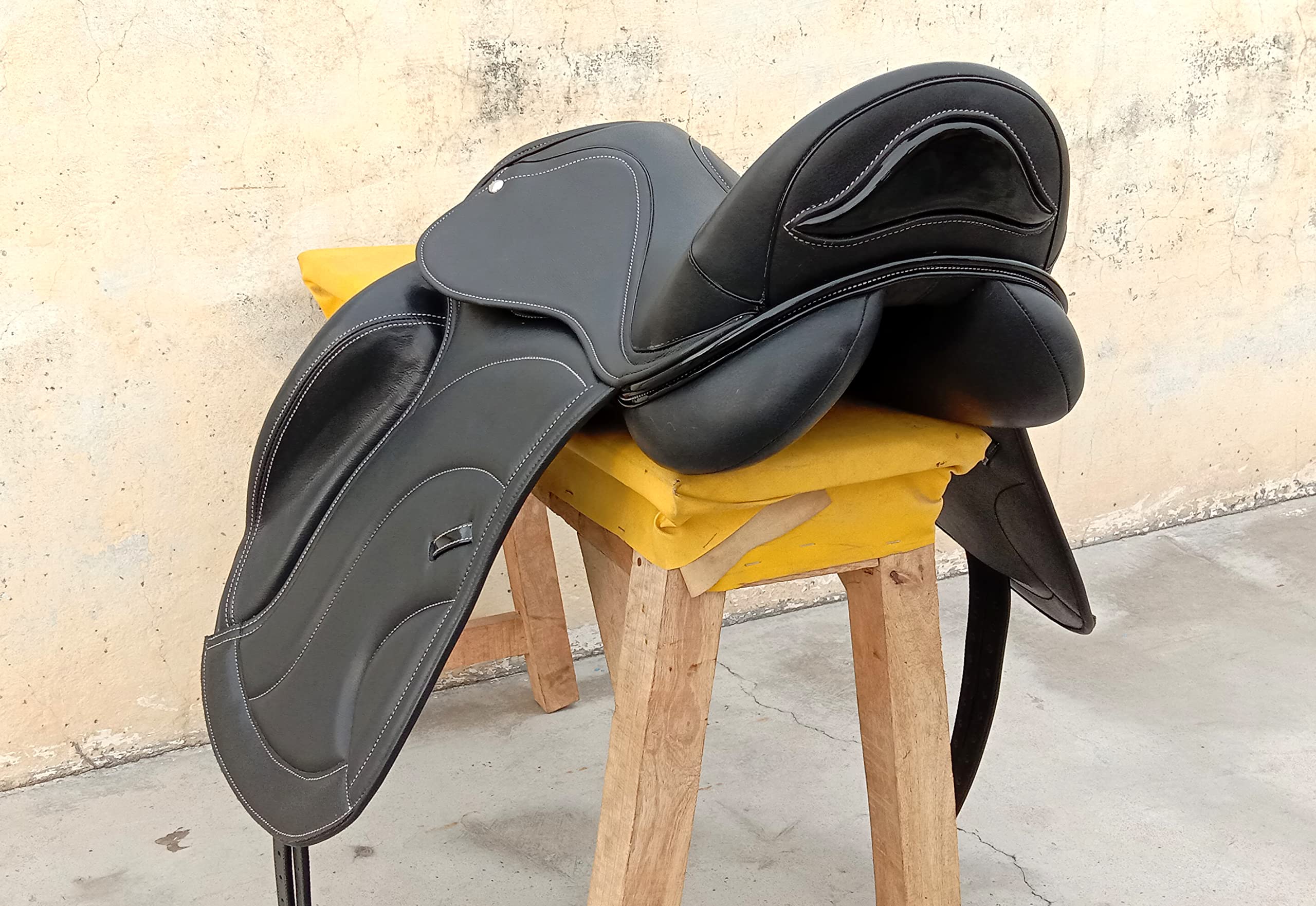 Leather Dressage Monoflap Changeable Gullets Medium Saddle (17")