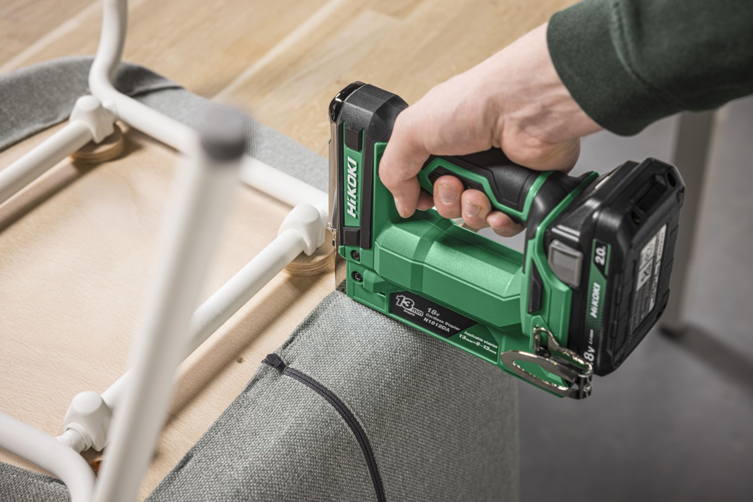 HiKOKI Puntatore a batteria – 18 V, 6 – 13 mm, 150 graffette – Li-ion, luce LED, corsa rapida, blocco fuoco a secco, resistente alla polvere, manico ergonomico – leggero e compatto