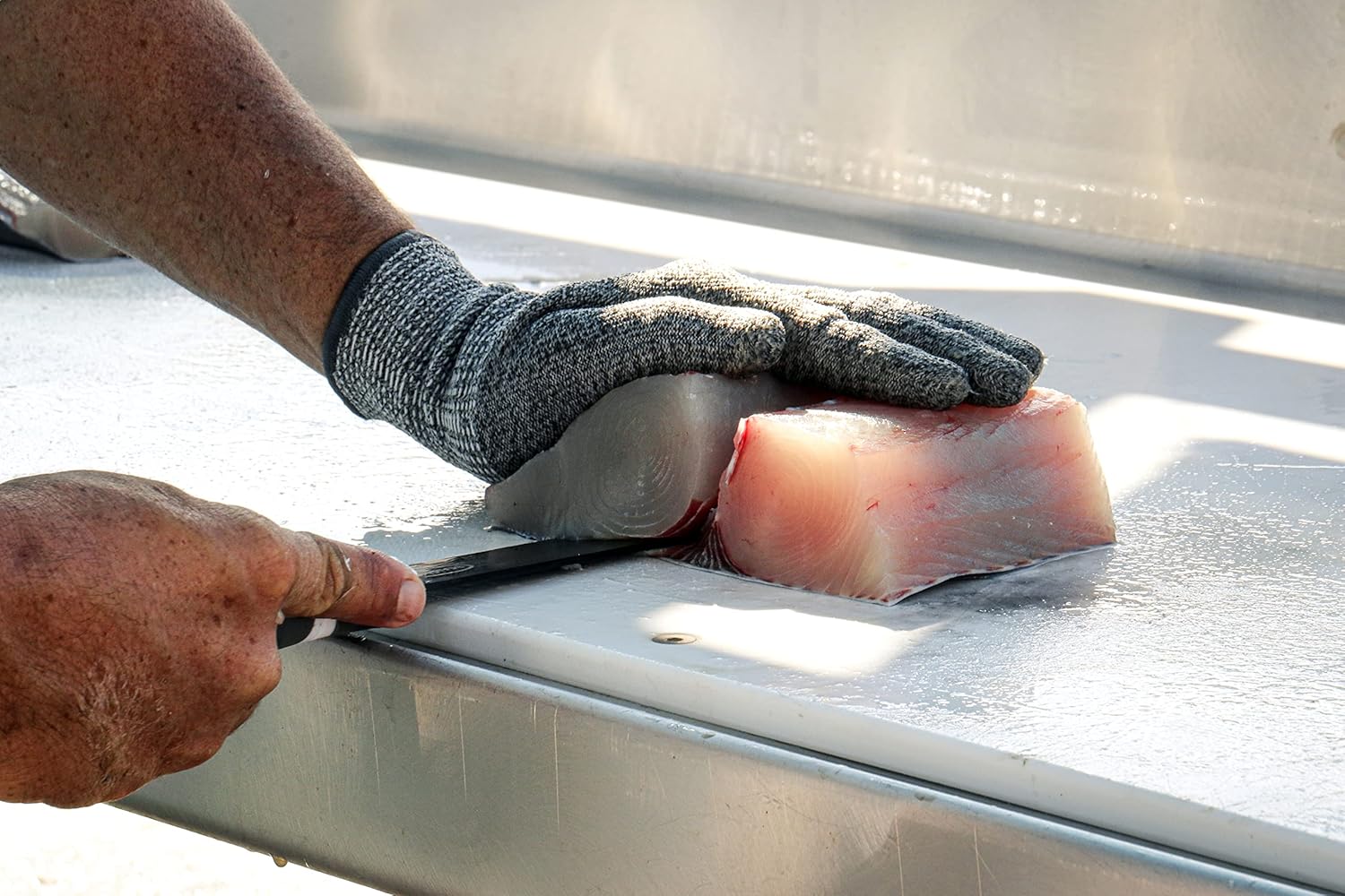 Smith’s Sea Hunter Curved Fillet Knife – 400 Series Stainless Steel Blade – Non-Slip Soft Grip Handle – Sheath – Curved Fillet Knife – Deboning & Game Processing – Fishing Knife