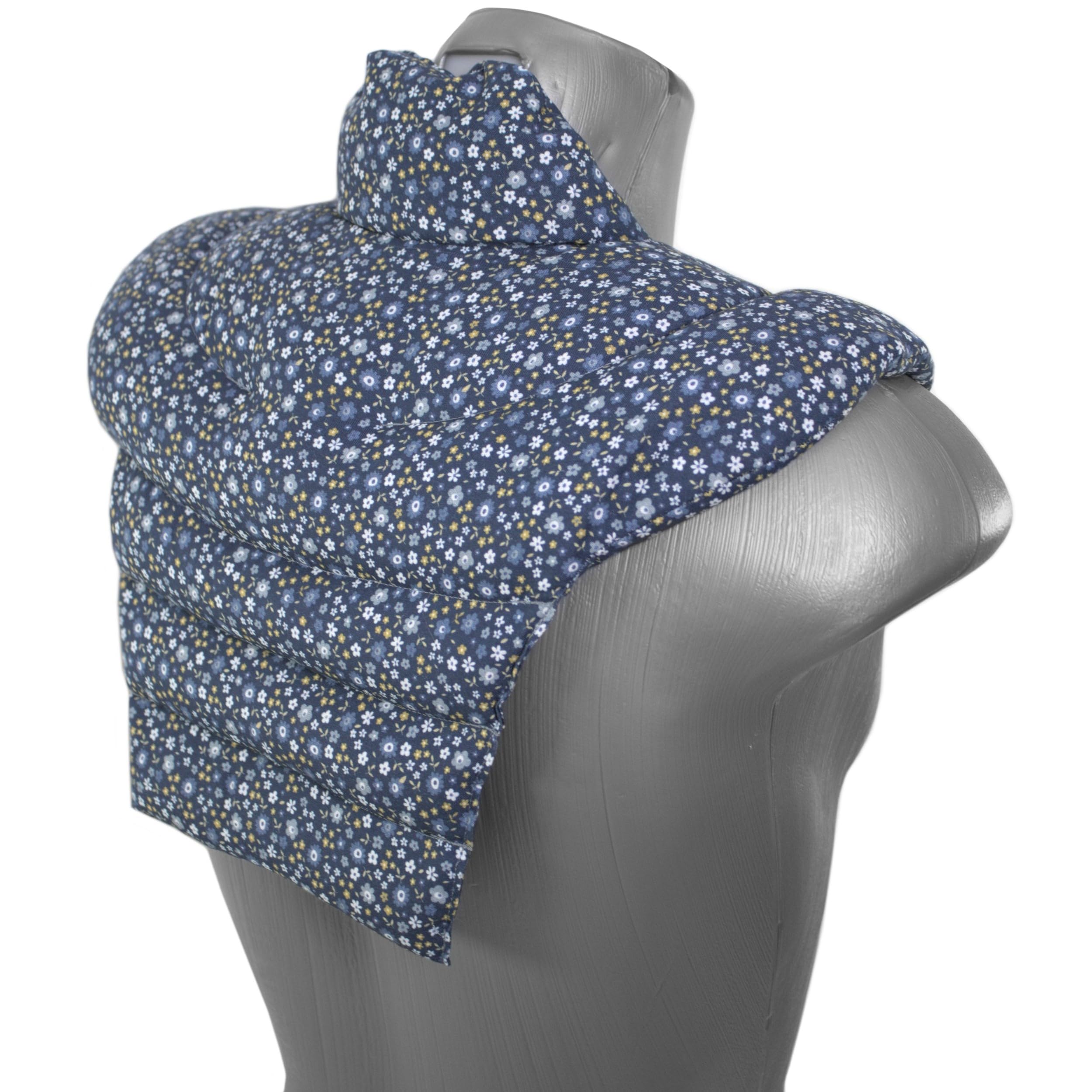 Tour de cou pour vertèbres cervicales avec col montant et partie dorsale - Tissu biologique fleurs bleues- Coussin chaud aux pépins de raisin - HWS