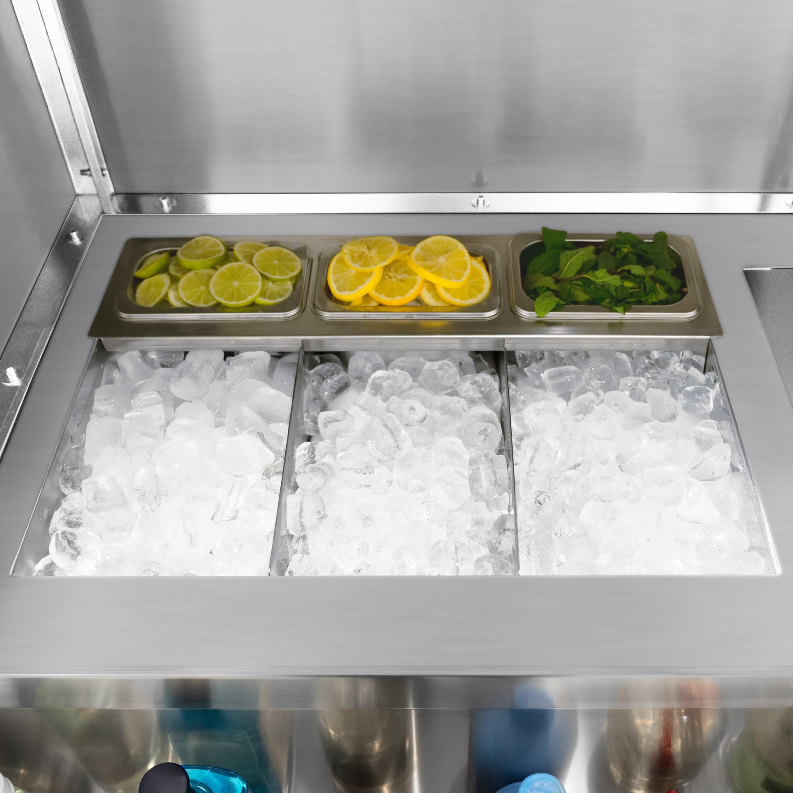 Postazione Mobile Cocktail Acciaio Inox Bancone Effetto Legno Ghiaccio Isolato 62L Lavello Integrato Mensole Doppio Livello Speed Rail Contenitori Gastro Portacoltelli Lavagna Magnetica e Shaker