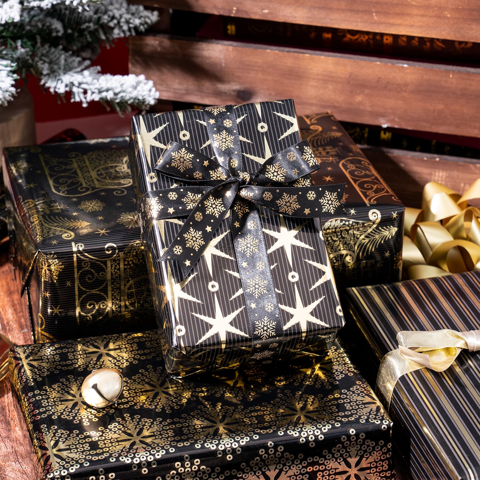 Papier Cadeau De Noël Réversible - Rouleau 43,2 Cm X 10 M - Motif Traîneau Et Rayures Or - Pour Emballages Et Décorations