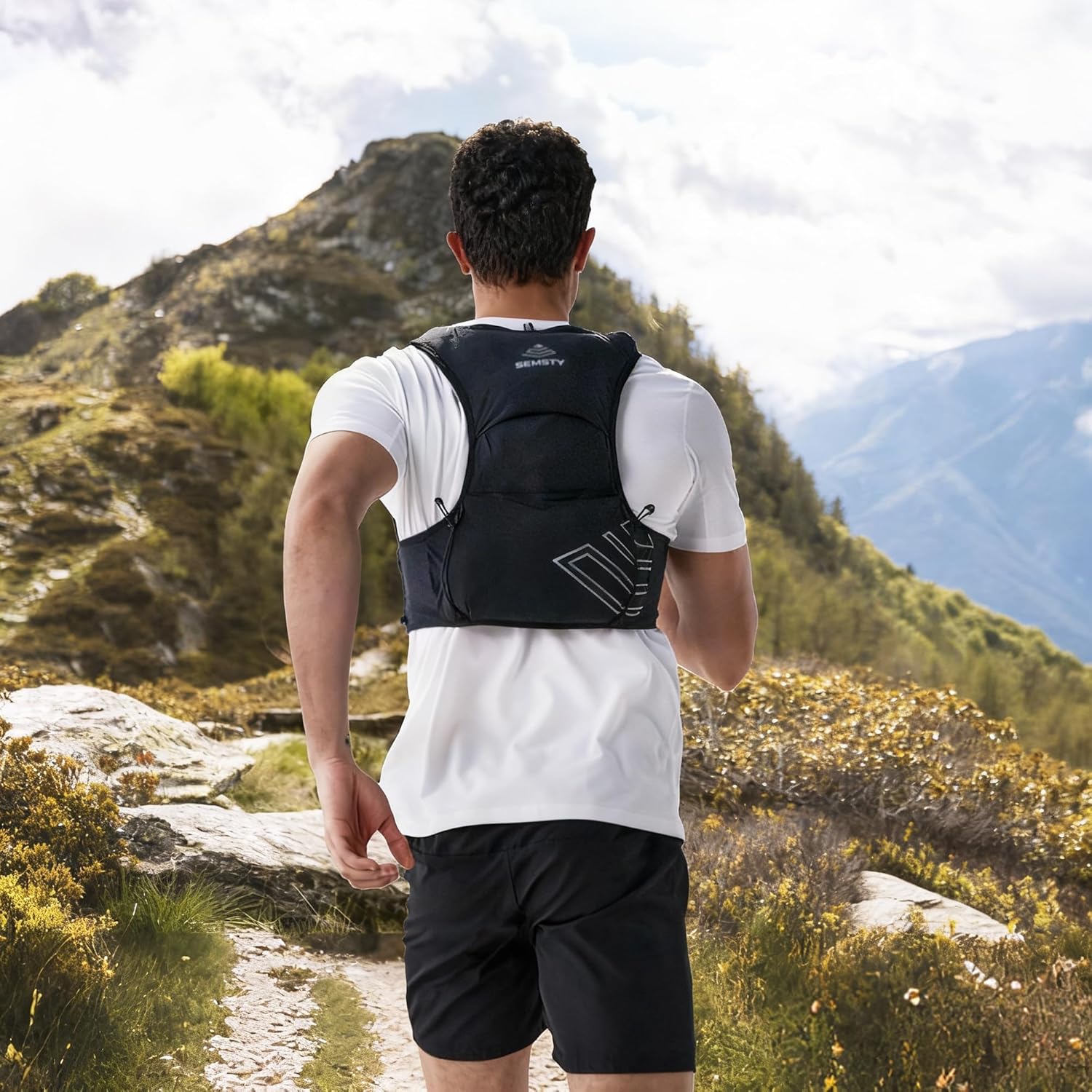 Running Hydration Vest 5L, Running Backpack with 2x500ml Soft Flask, Lightweight Water Backpack Reflective Trail Running Vest for Running Hiking Cycling