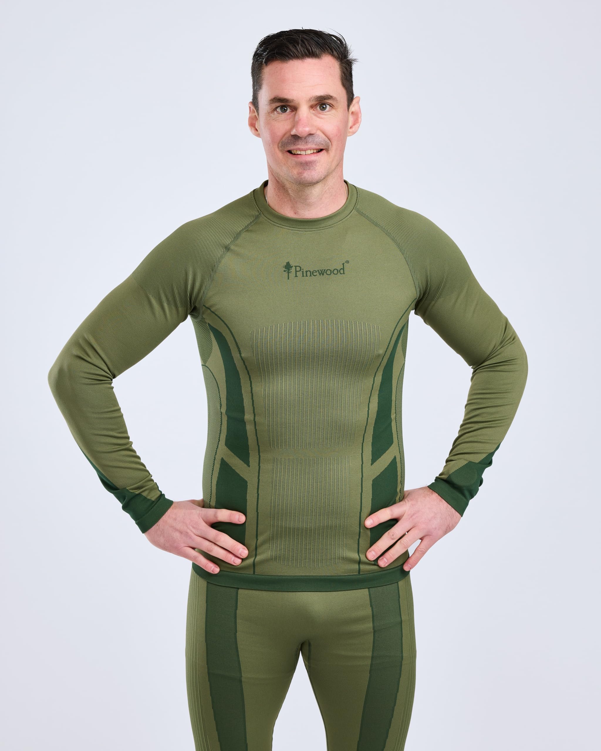 Pinewood Herren Seamless Funktionsunterwäsche Set - Hochelastisches Baselayer Set mit weichem 4-Wege-Stretch-Material und körpernaher Passform - Reguliert Körpertemperatur und Geruch