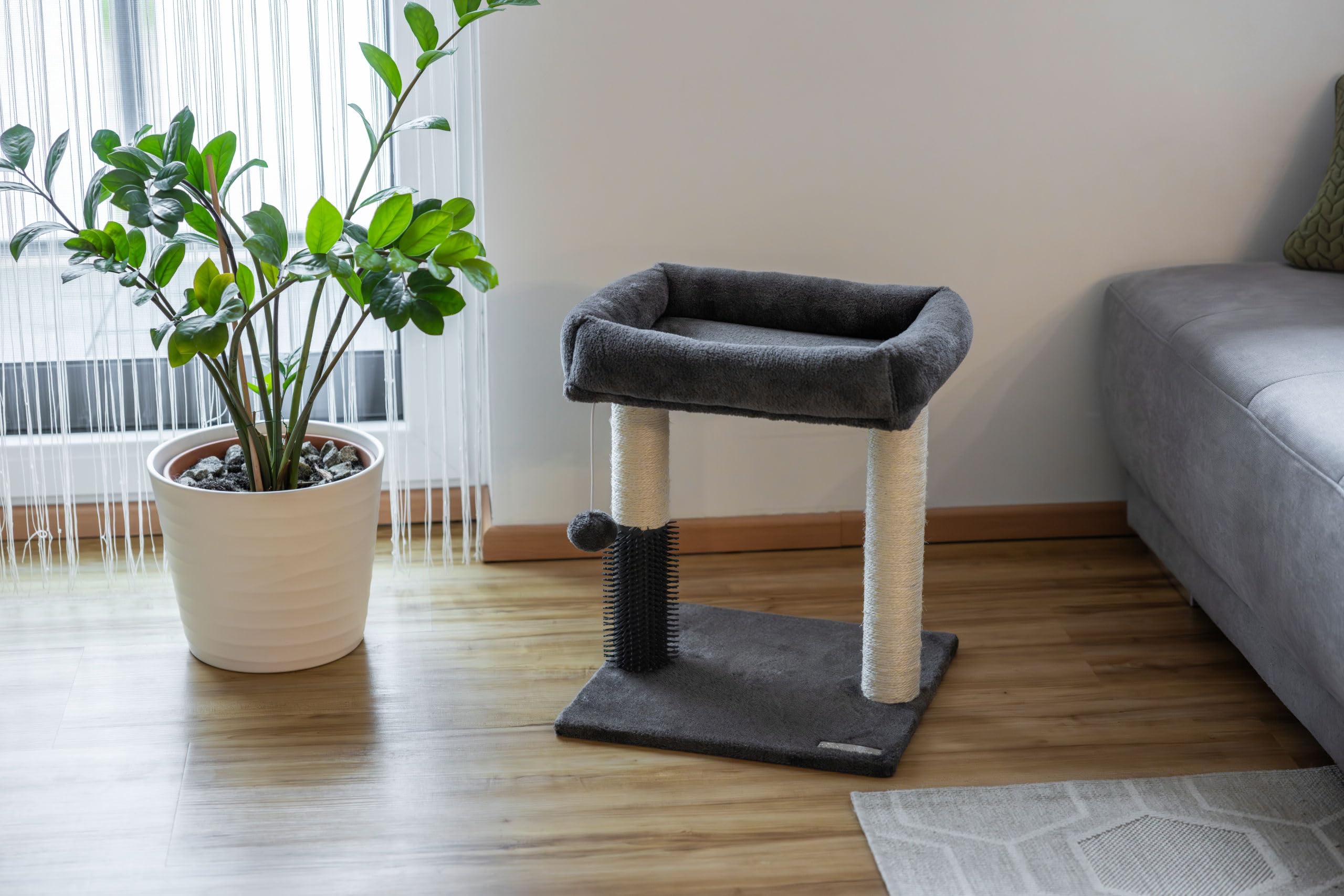 Kerbl Pet Drapak Rosi, dla Kociąt i Małych Kotów, Wyściełane Legowisko, Pluszowa Piłka do Zabawy, Słupki z Naturalnego Sizalu, Szczotka do Masażu, Szary, 48 Cm