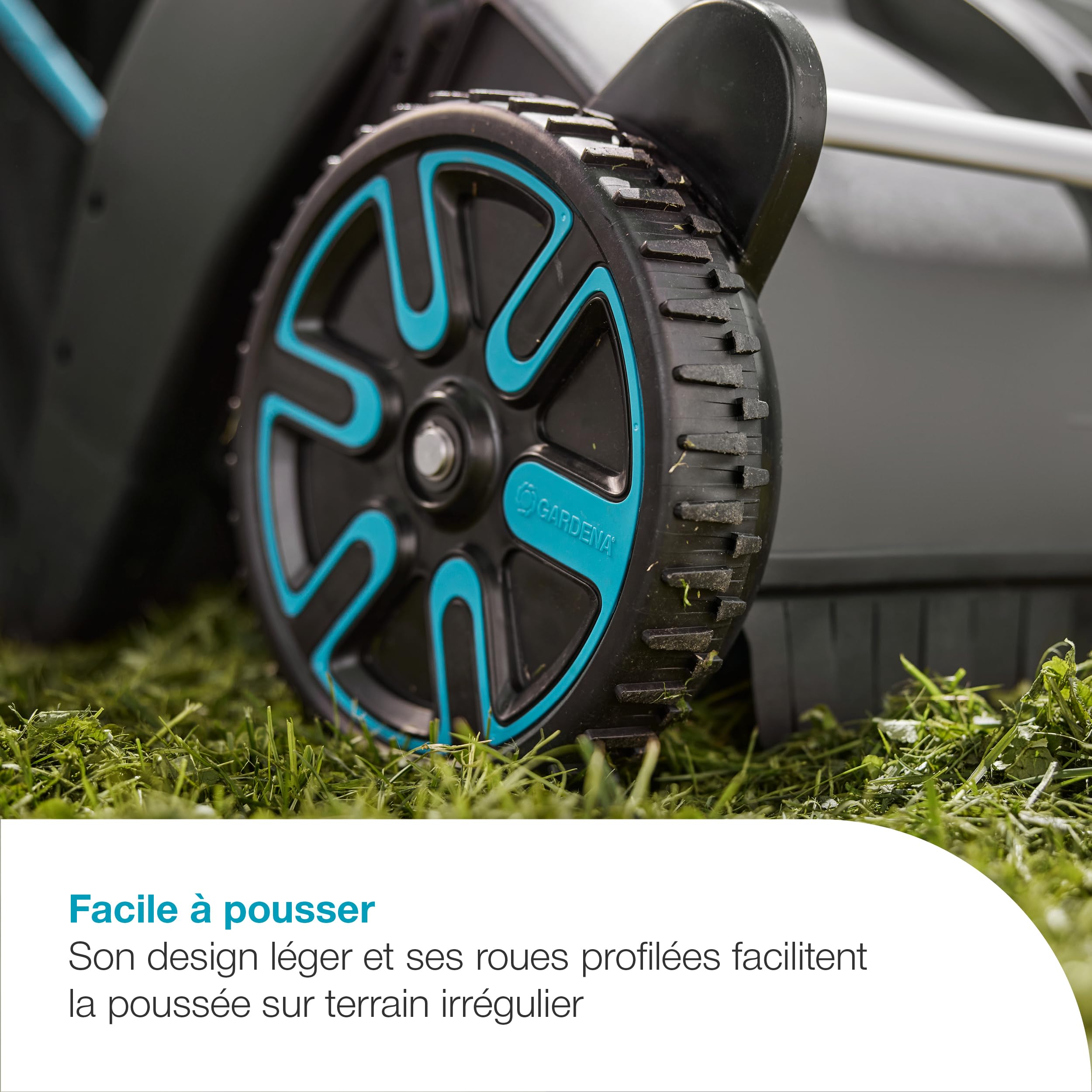Gardena Collecteur de Feuilles et de pelouse pour pelouses et patios Aides de Jardin: Convient Aussi Bien aux pelouses qu'aux patios, Changement Facile des brosses (3566-20)