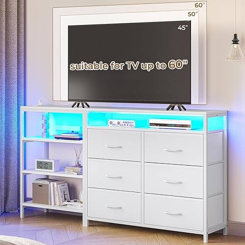 Miniatura 3 de BTHFST Mueble de TV para dormitorio con tomas de corriente y luces LED para TV de 60 pulgadas, centro de entretenimiento en forma de L Blanco,Marrón