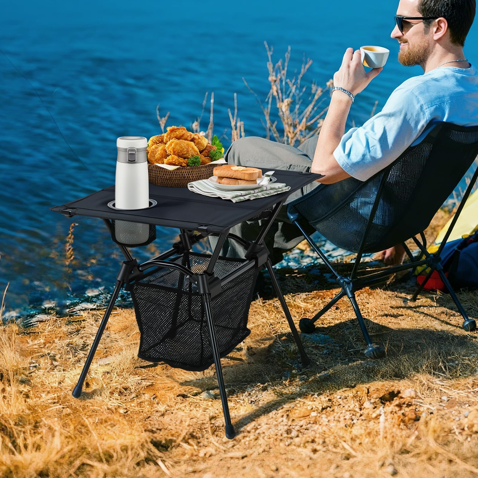 Anbte Tavolo Pieghevole Portatile per Viaggiare in Camper con Borsa di Trasporto, Piano in Tessuto, Gambe in Alluminio e Portabicchieri - Leggero per Campeggio/Esterno/Spiaggia