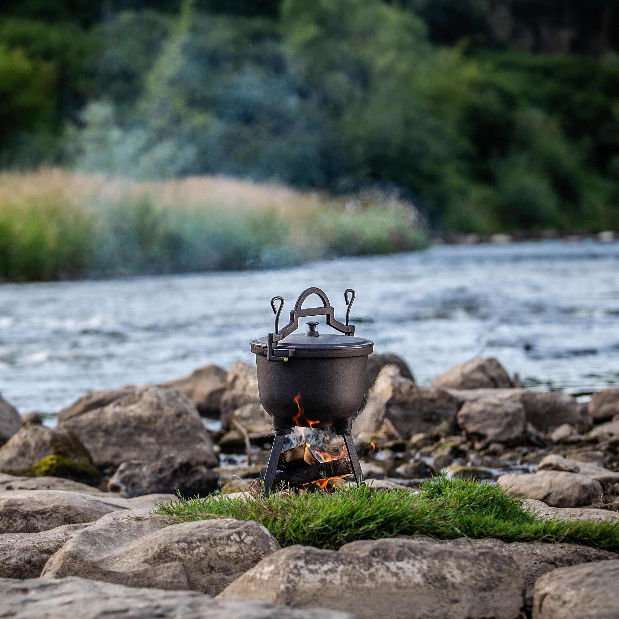 KADAX Jachtketel, gietijzeren kookpan met voeten, stoofpan van gietijzer, Dutch Oven voor tuin, kampvuur, camping, BBQ, vuurpan met deksel (10 l met lepel KADAX Jachtketel, gietijzeren kookpan met voeten, stoofpan van gietijzer, Dutch Oven voor tuin, kampvuur, camping, BBQ, vuurpan met deksel (10 l met lepel