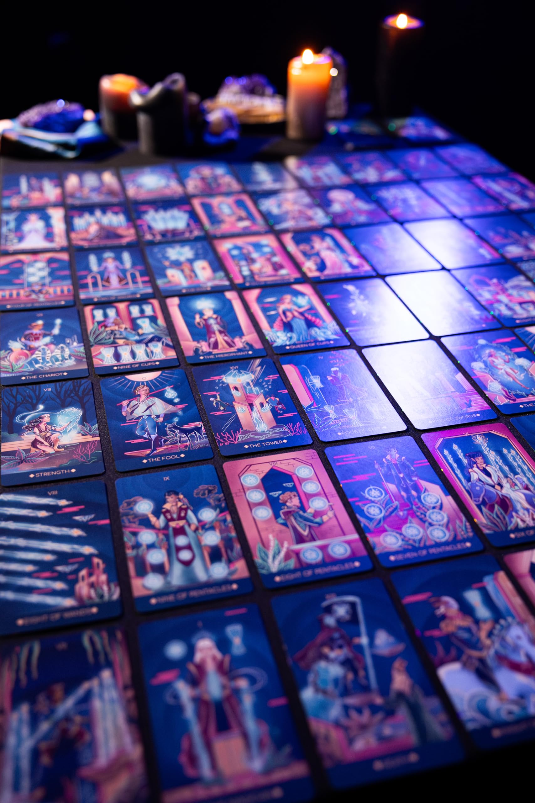 La Muci Fantôme Reborn Tarot- und Oracle-Deck-Set, Deluxe Box mit Anleitung, 78 Karten Tarot und Orakelkarten mit Augmented Reality Experience, Modernes Mystisches Deck zur Selbstreflexion