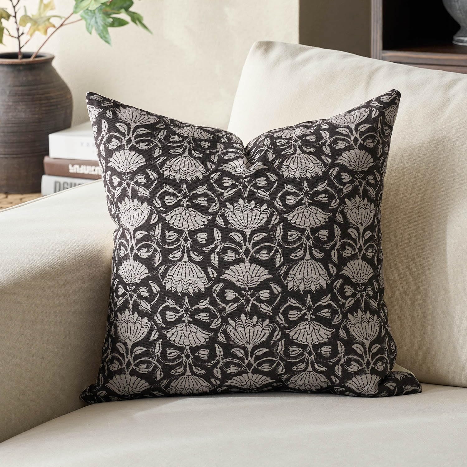 DOMVITUS Floral Pillow Covers 18x18 Decorative Throw Pillow Covers Floral Block Print Farmhouse Vintage Pillow Cover for Living Room Couch Bed Black 1PC