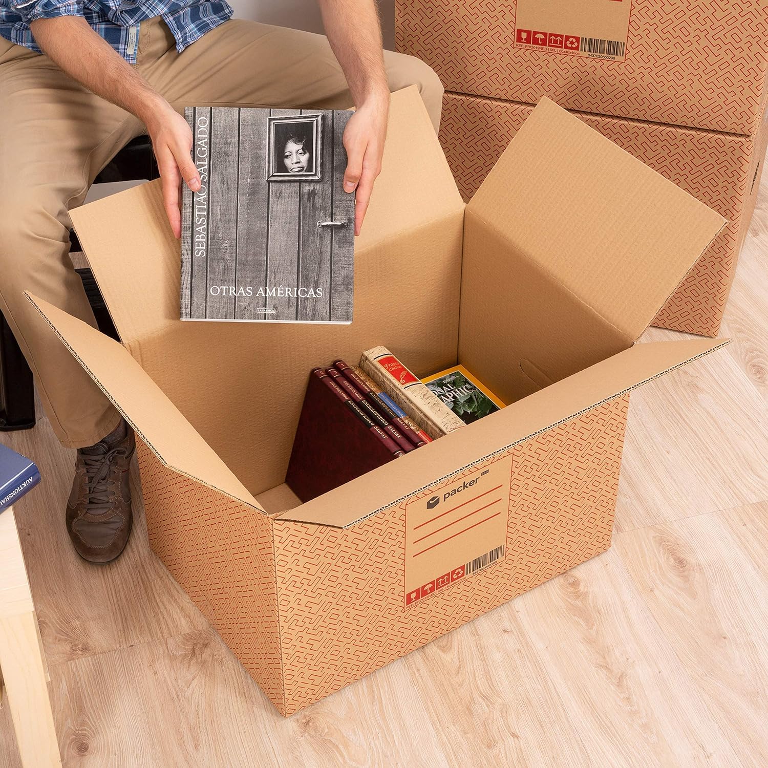 packer PRO Lot de 10 Boîtes en Carton pour Déménagement et Rangement avec Poignées et Ruban Adhésif, Carton Ultra Résistant, 600 x 400 x 400 mm