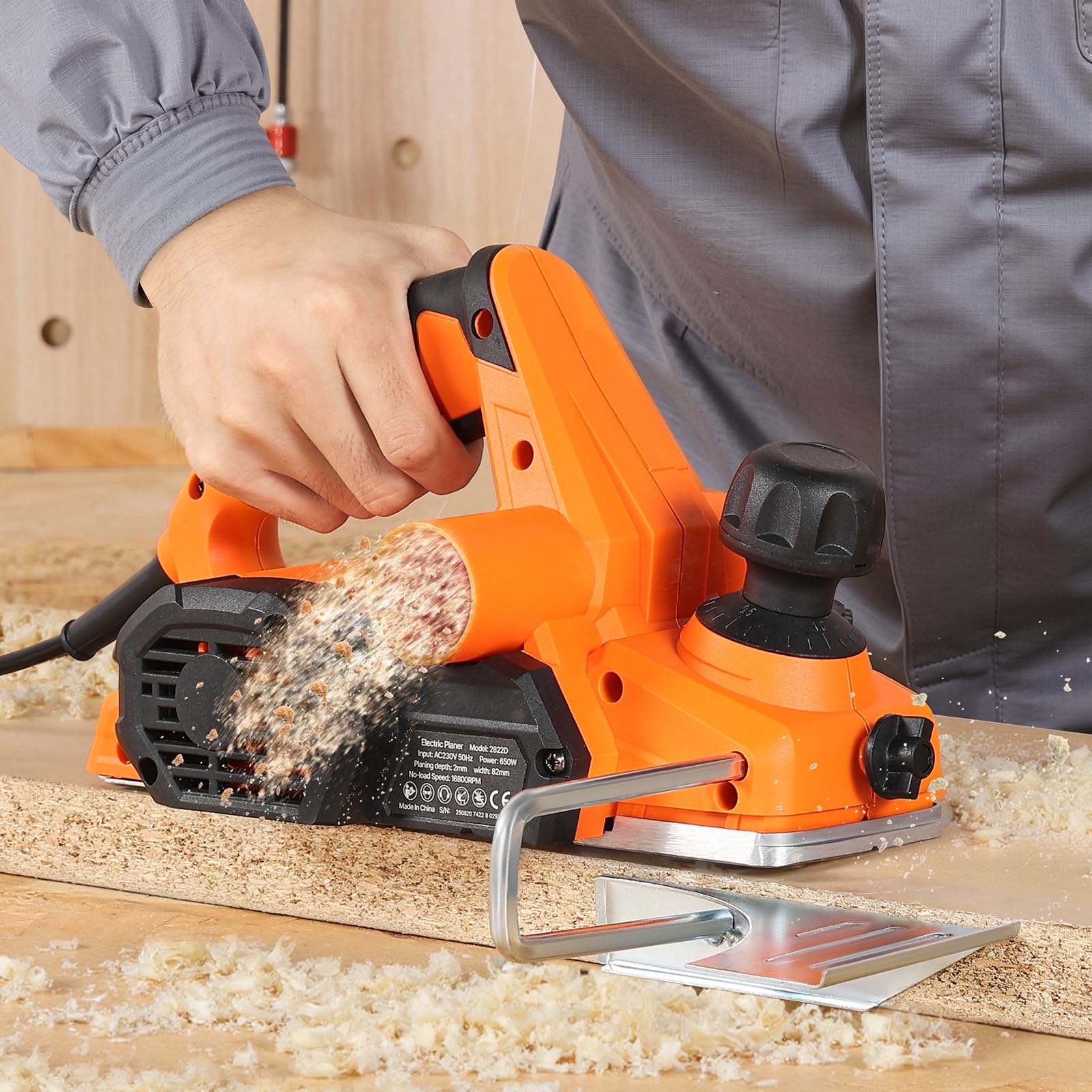 VEVOR Rabot Électrique Filaire Largeur de Coupe 82 mm Raboteuse à Bois à Main 650 W 16800 tr/min Profondeur Coupe Réglable 2 Lames Outil de Menuiserie pour Travail Chanfreinage Bois, Finition Lisse