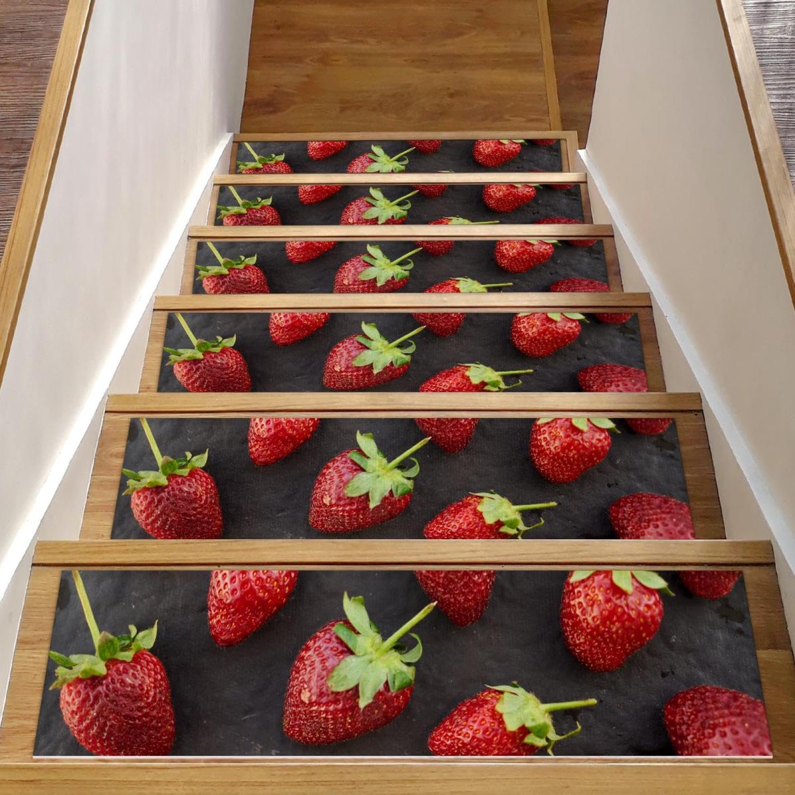 Evita caídas de ancianos con estos peldaños antideslizantes para escaleras de madera interiores