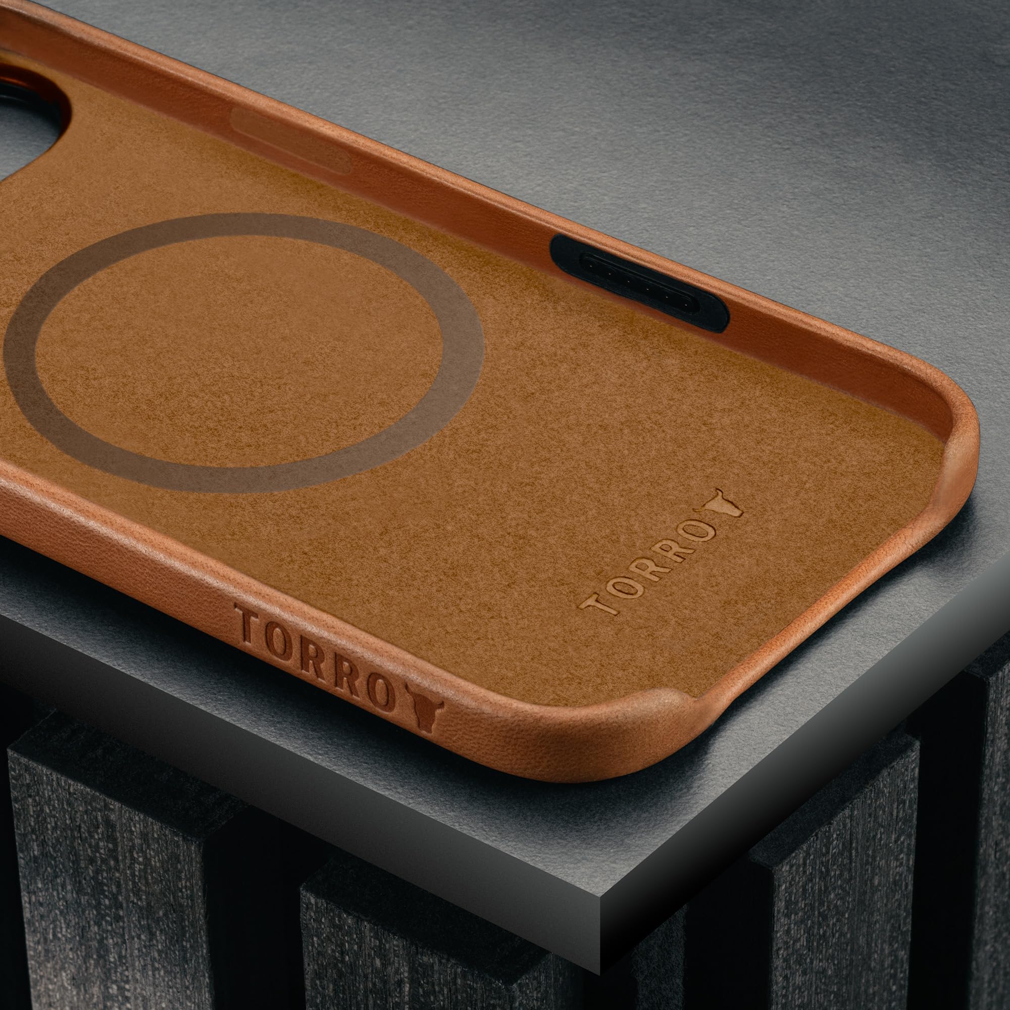 TORRO Etui kompatybilne z iPhone Air 6.5" 2025 - Etui skórzane Premium kompatybilne z MagSafe, Slim Bumper (Jasnobrązowy)