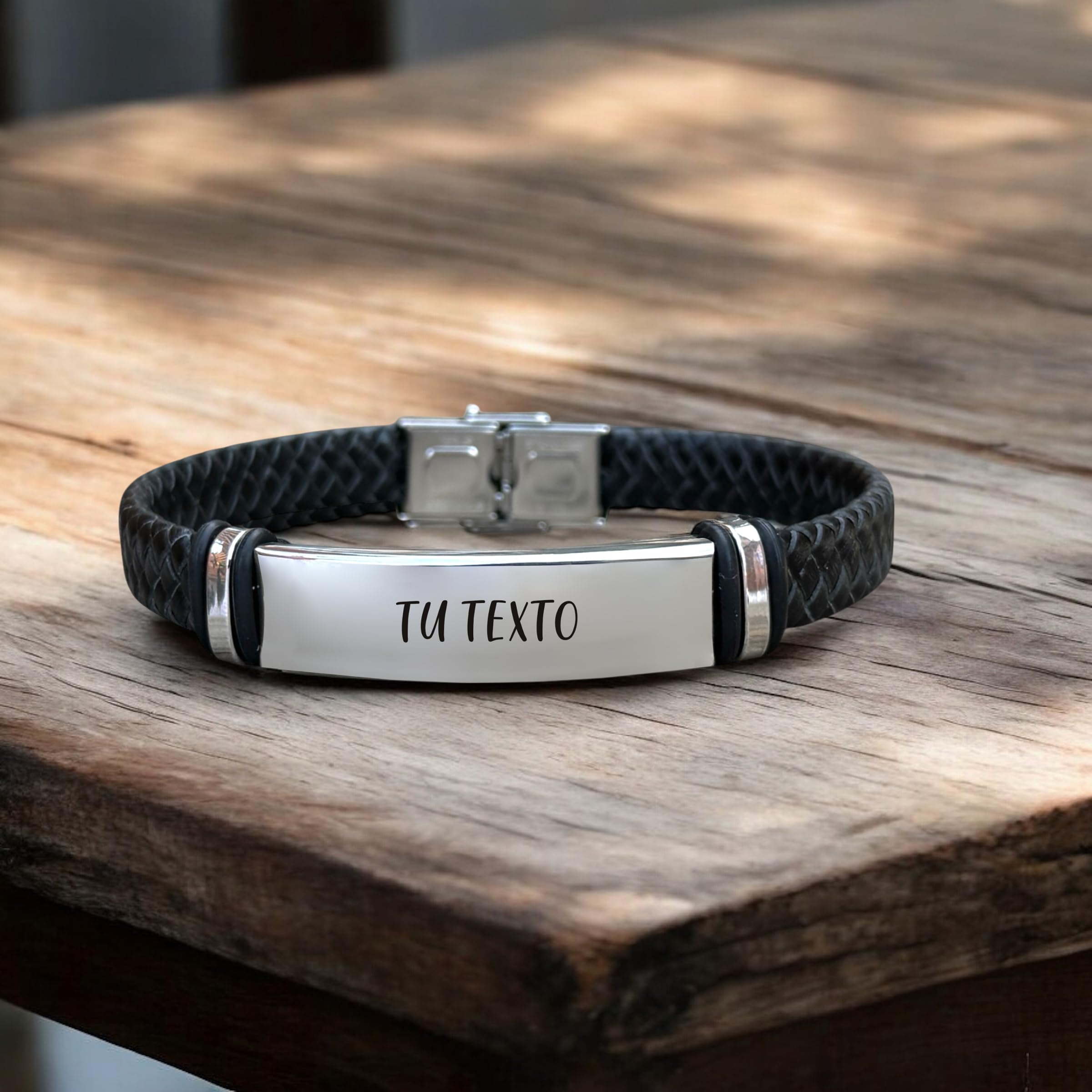 Pulsera personalizable con tu texto, totalmente ajustable, fabricada con cuero y acero. MODELO MOISES 2. Regalos día del padre, regalos San Valentín.
