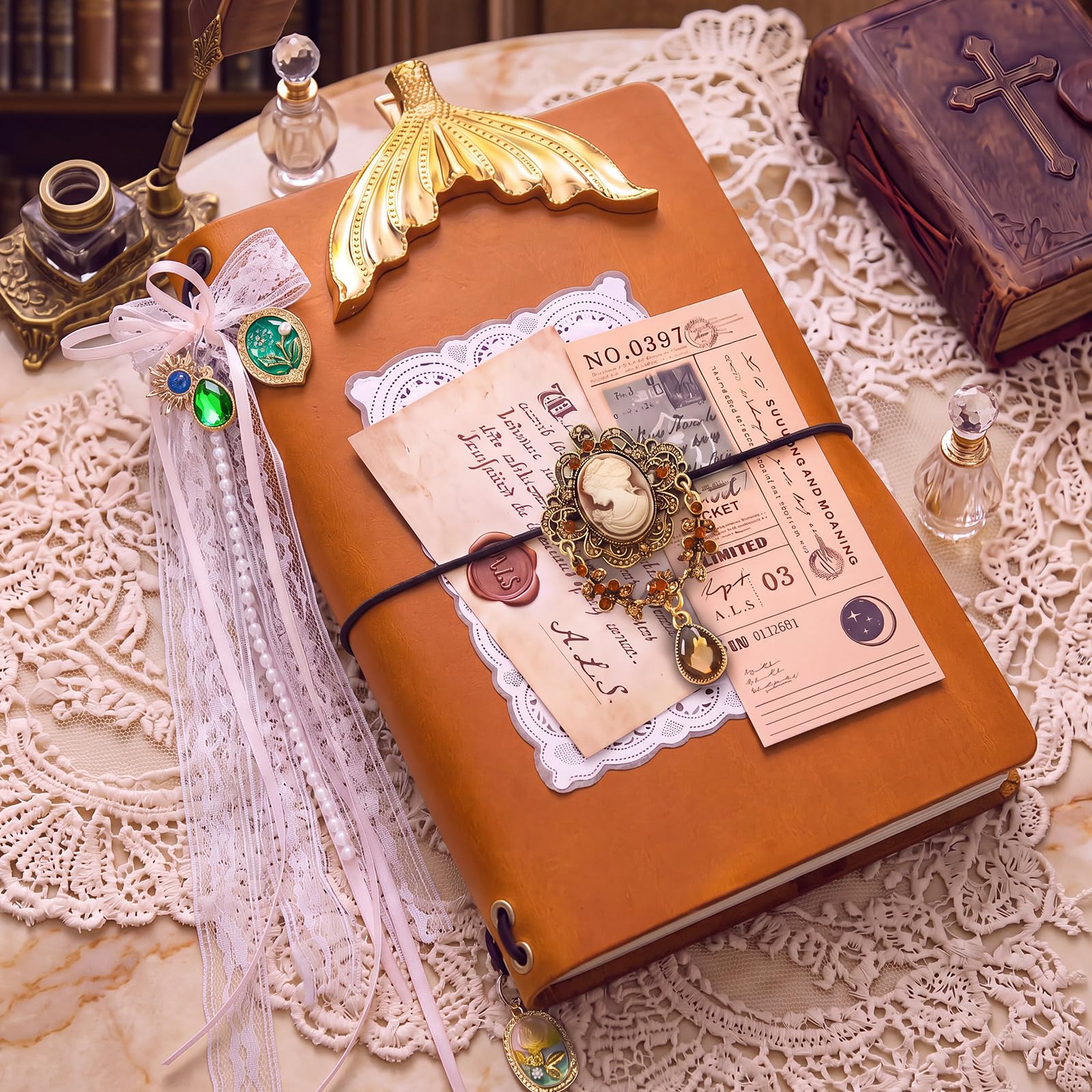 MotiMind Kit de couverture de journal de voyage en cuir A5, 13 pièces, rechargeable, avec clip sirène, breloques décoratives, carnet de notes personnalisé, coffret cadeau pour filles, femmes (marron)