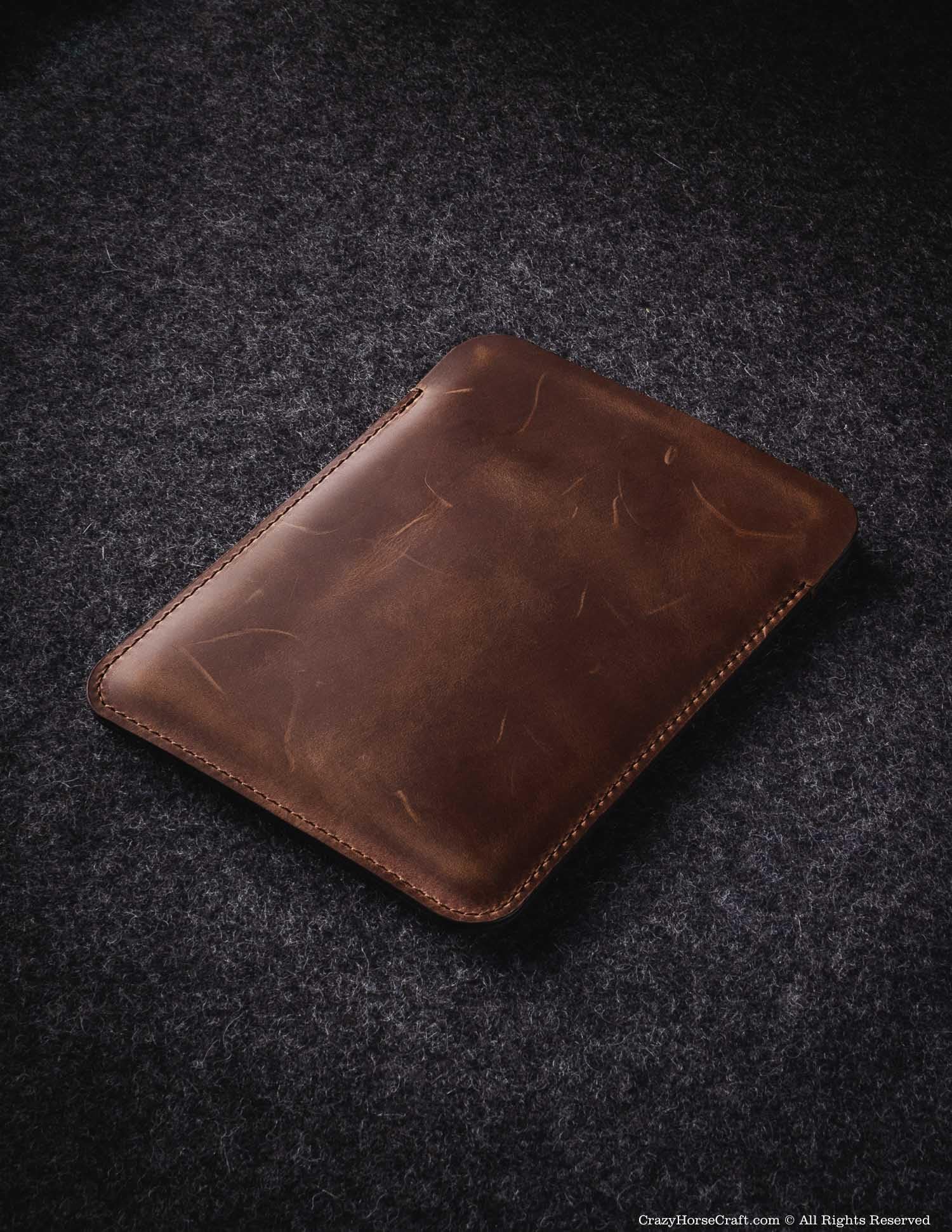 Crazy Horse Craft Custodia in Pelle per Amazon Kindle Colorsoft 7 Pollici | Cover artigianale in pelle italiana conciata al vegetale, protegge l'e-reader in viaggio, sviluppa una patina unica