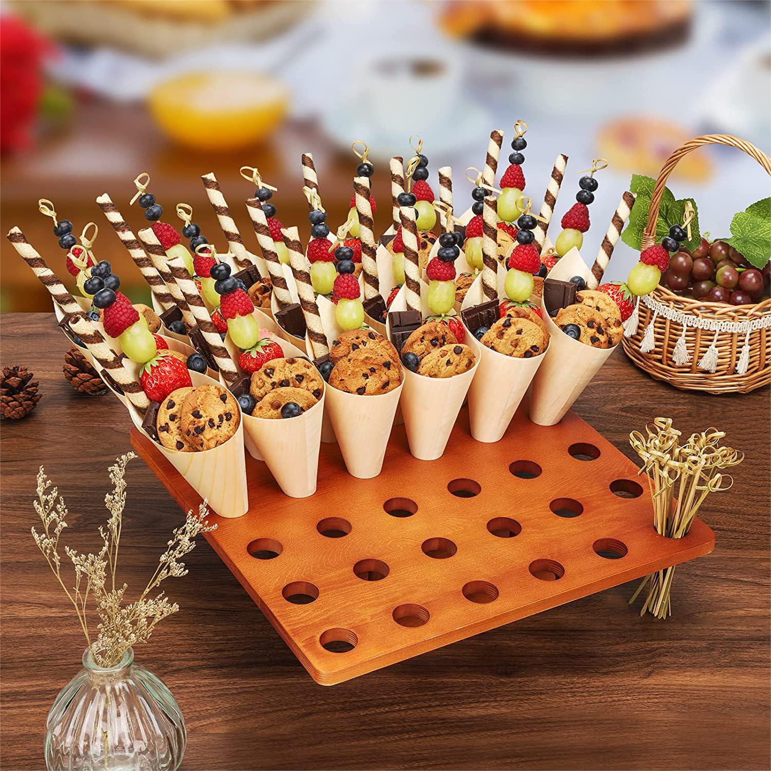 Support de cônes alimentaires en bois – Présentoir carré à 36 trous pour cônes de crème glacée, support à sushis et pop-corn pour fête d'anniversaire, buffet, restaurant, collations, desserts