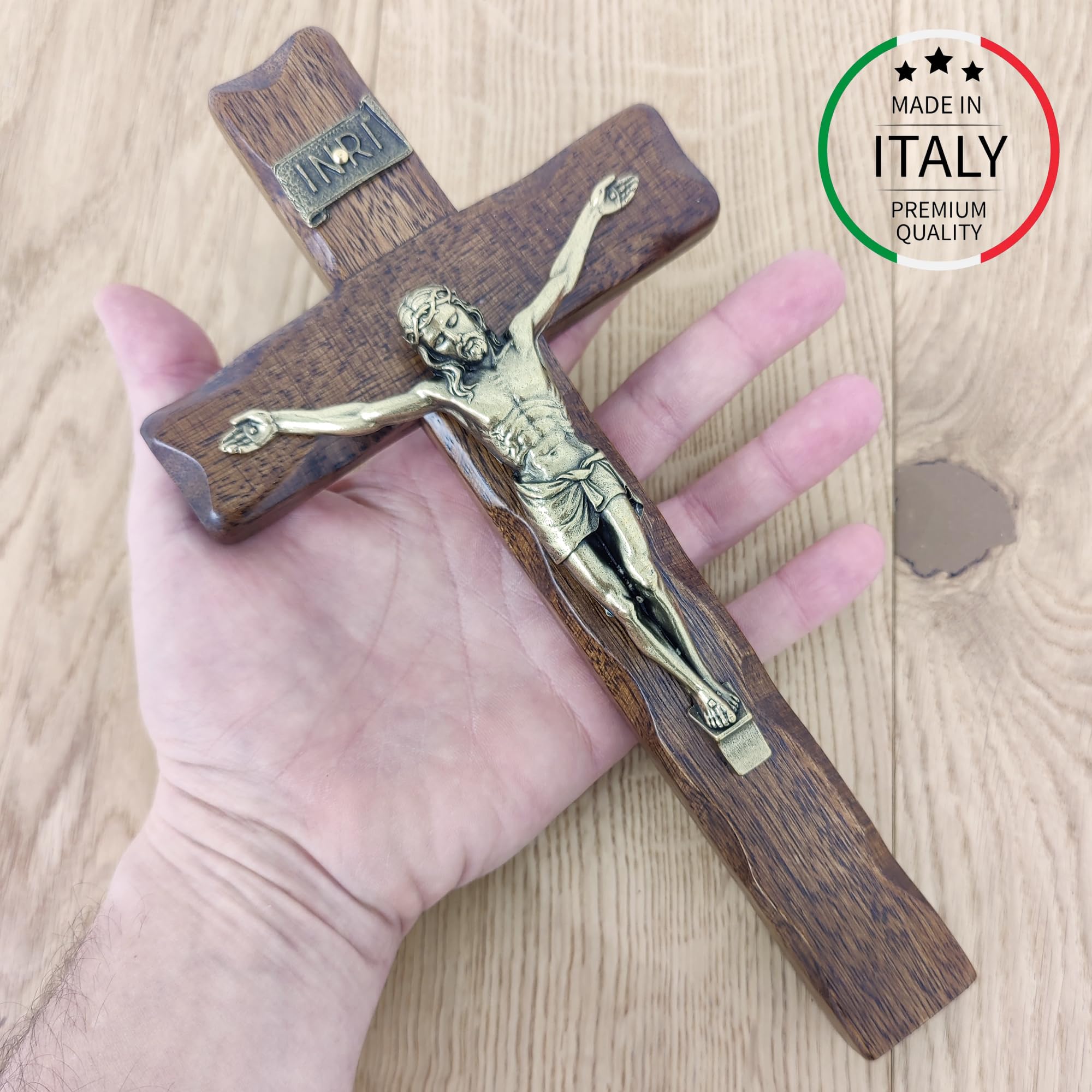 La Balestra Crocifisso da Parete - Artigianale Made in Italy Cristo e INRI Ottonati - Crocifissi da Parete in Legno, Cura e Precisione dei dettagli di Gesù Crocifisso - 25 x 13cm