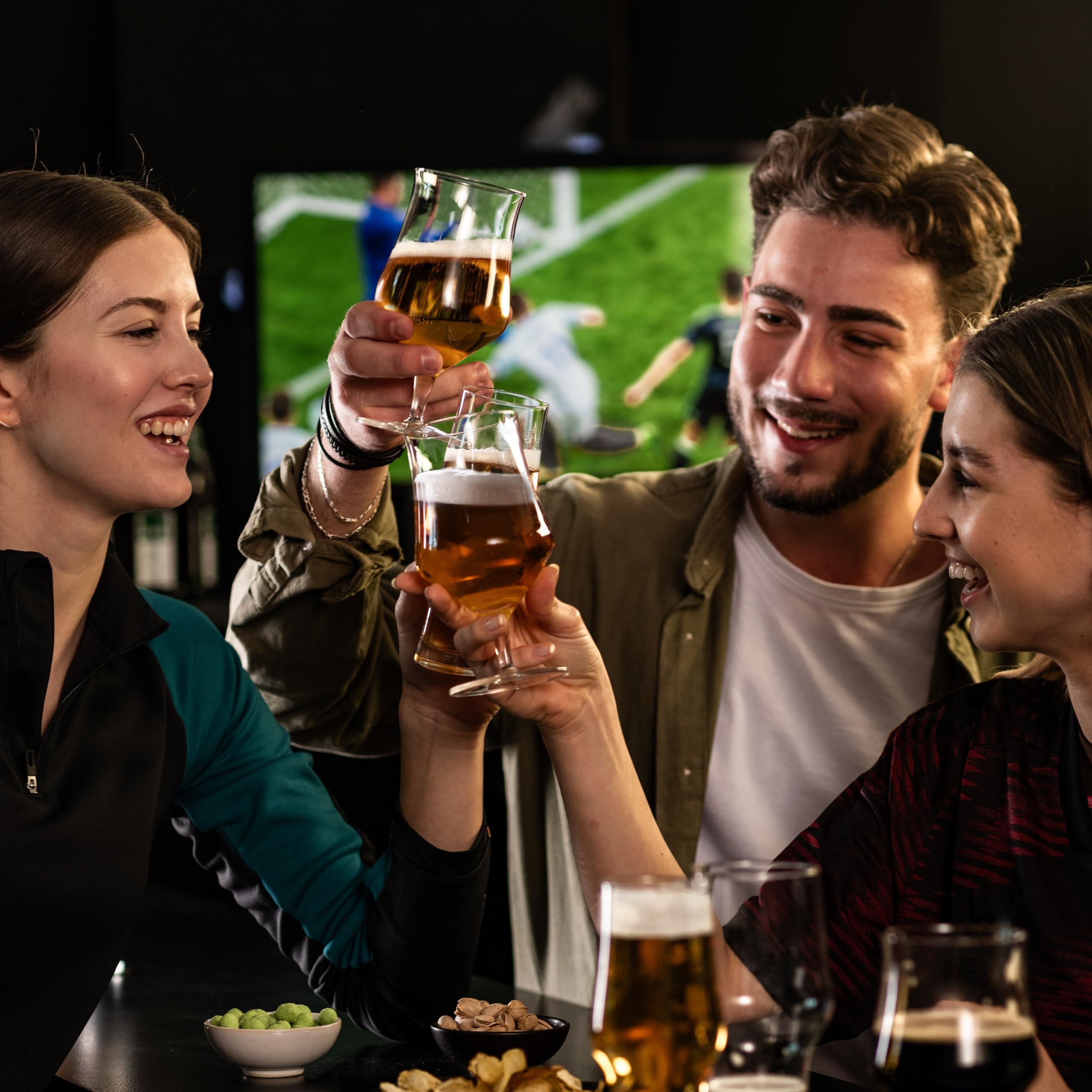 SCHOTT ZWIESEL Verres universel Beer Basic 0,3l (set de 4), verre à bière classique pour Craft Beer, verres en cristal Tritan résistant au lave-vaisselle, fabriqué en Allemagne (art. n° 130013)