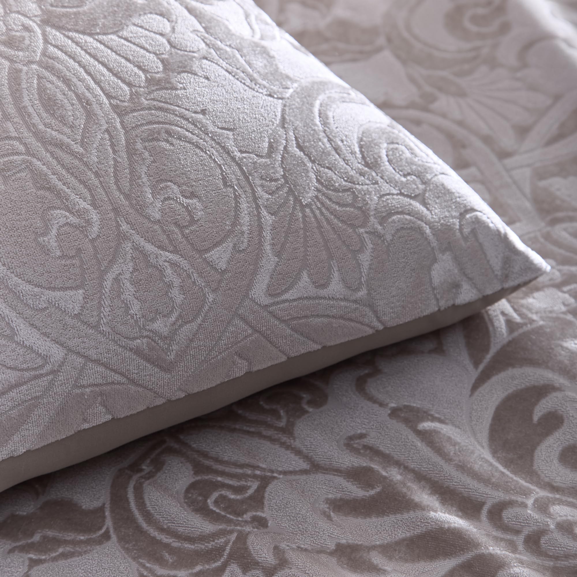 Laurence Llewelyn-Bowen, Linen Embossed Damask Duvet Cover, Double Bedding Size (200 x 200cm), 2 Pillowcases - Image 3