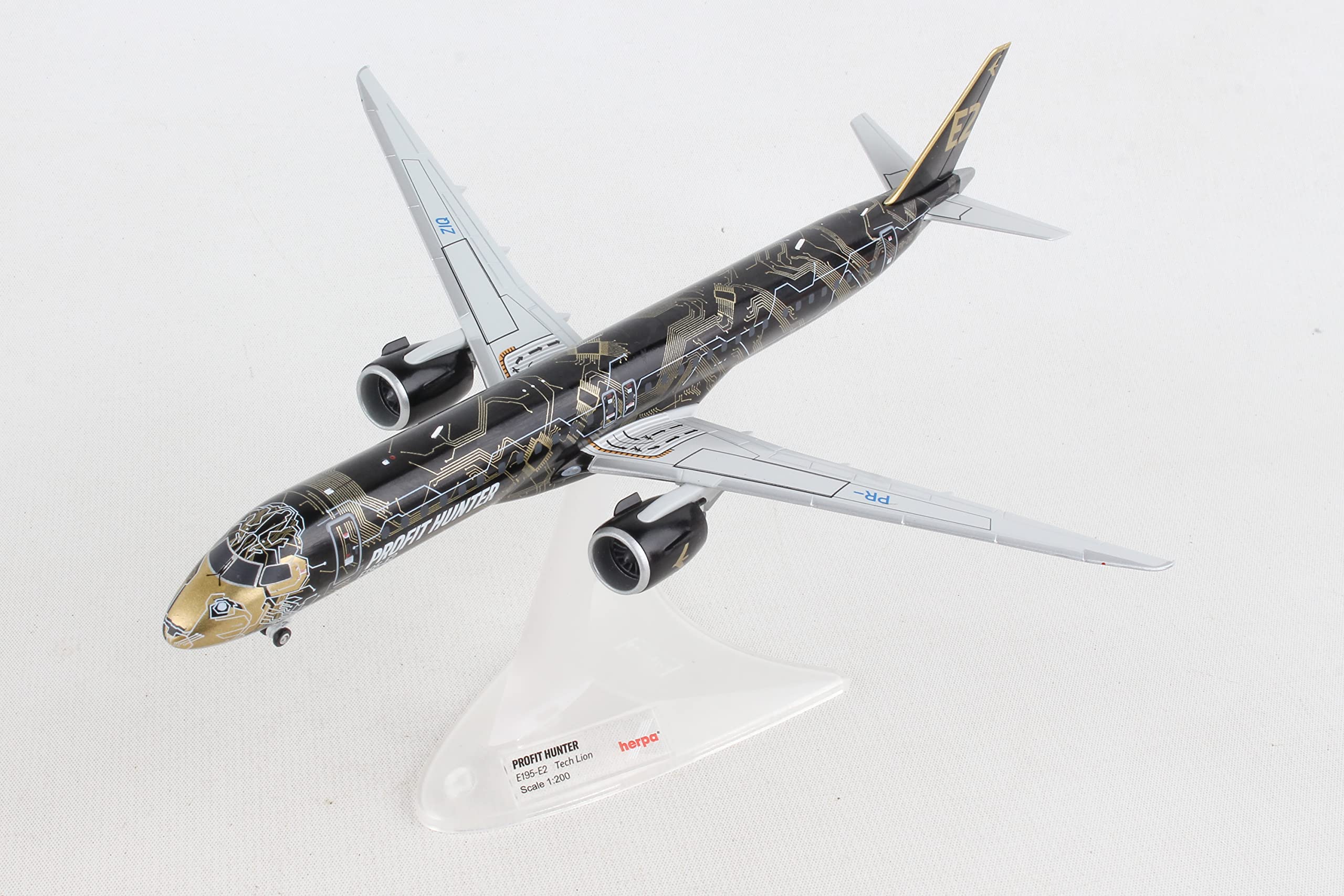 Amazon.com: Herpa 571852 Airbus Embraer E195-E2 TechLion