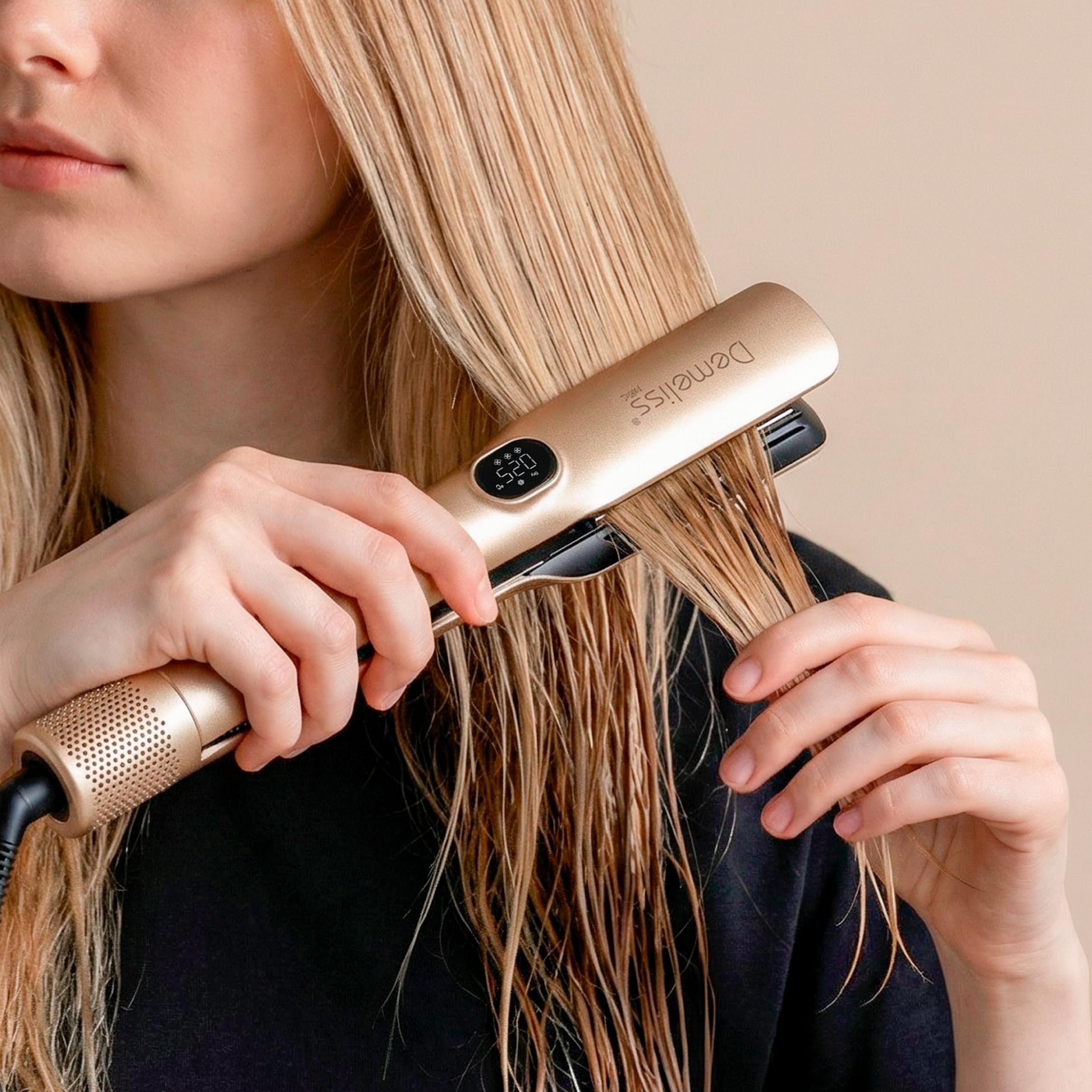 Demeliss Lisseur Séchant Liss & Dry – Fer à Lisser 2-en-1 – Sèche, Lisse - Cheveux Humides – Moteur Digital BLDC Puissant – Lissage Rapide – Accessoire Coiffure Femme - Trousse Thermorésistante