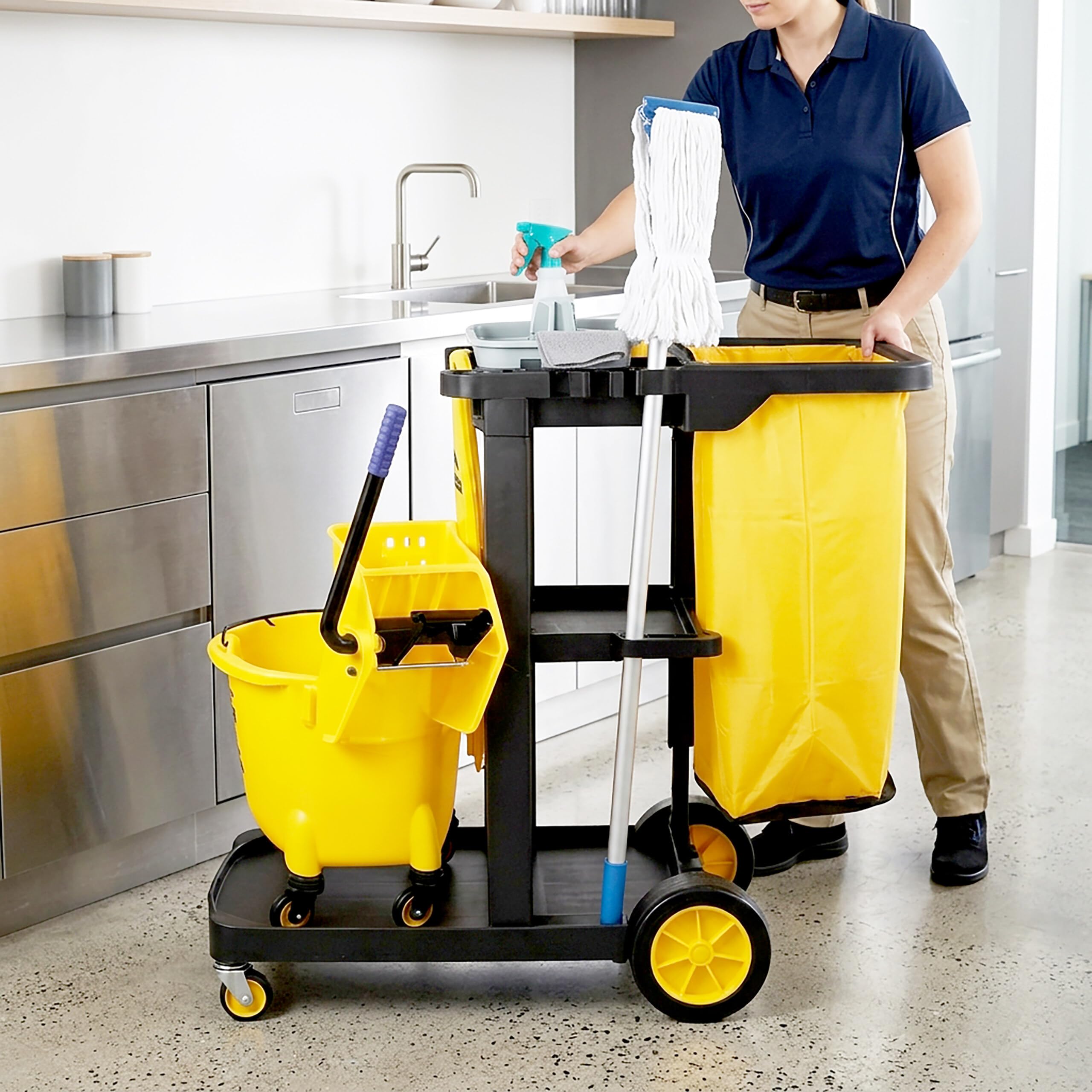Relaxdays Carro de Limpieza con 3 Estantes, Negro-Amarillo | Soporta hasta 50 kg, incluye bolsa y soporte para escoba. Medidas: 96x112x51 cm