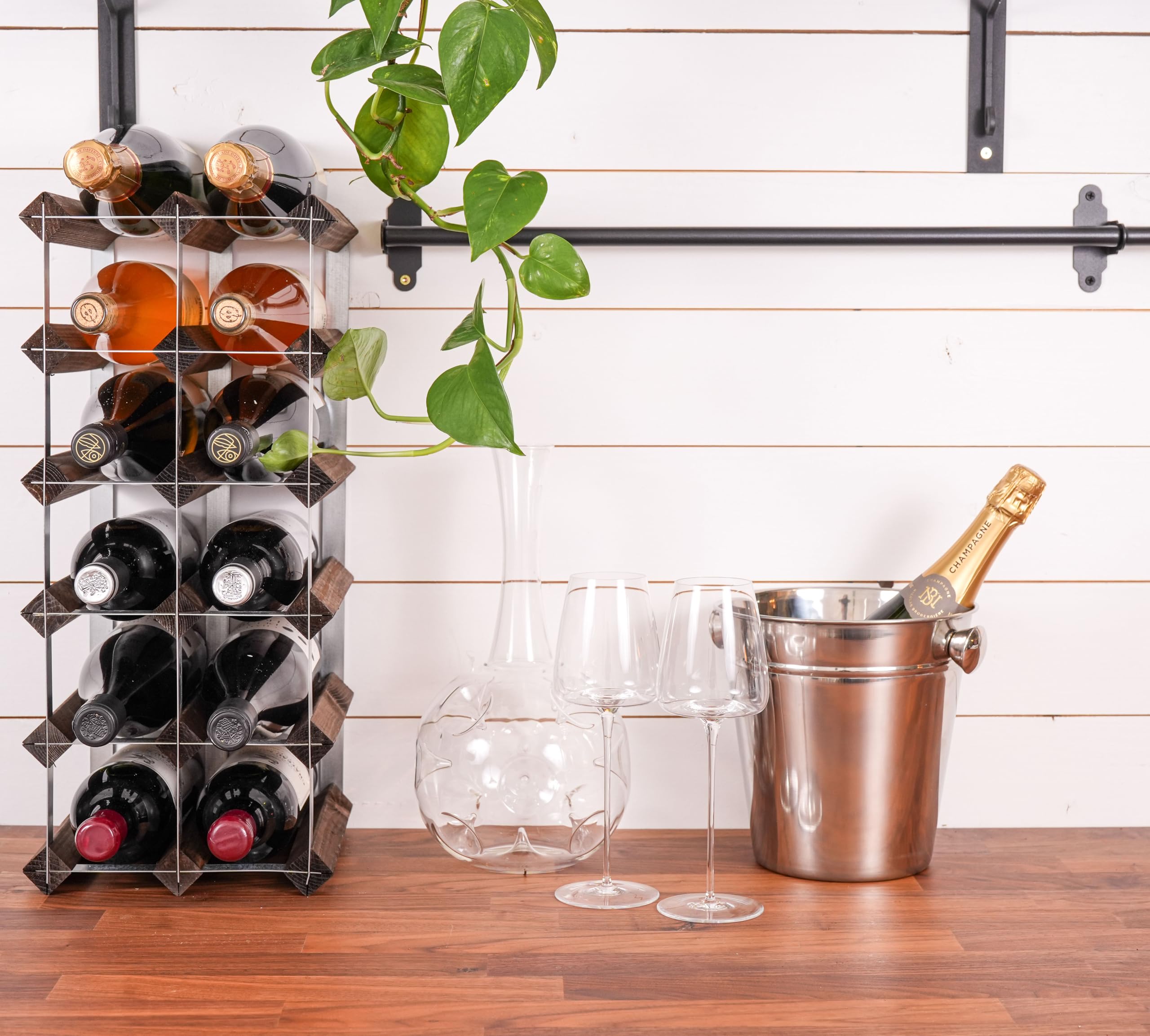 Casier à vin pour 15 bouteilles. Bois foncé et livré non assemblé