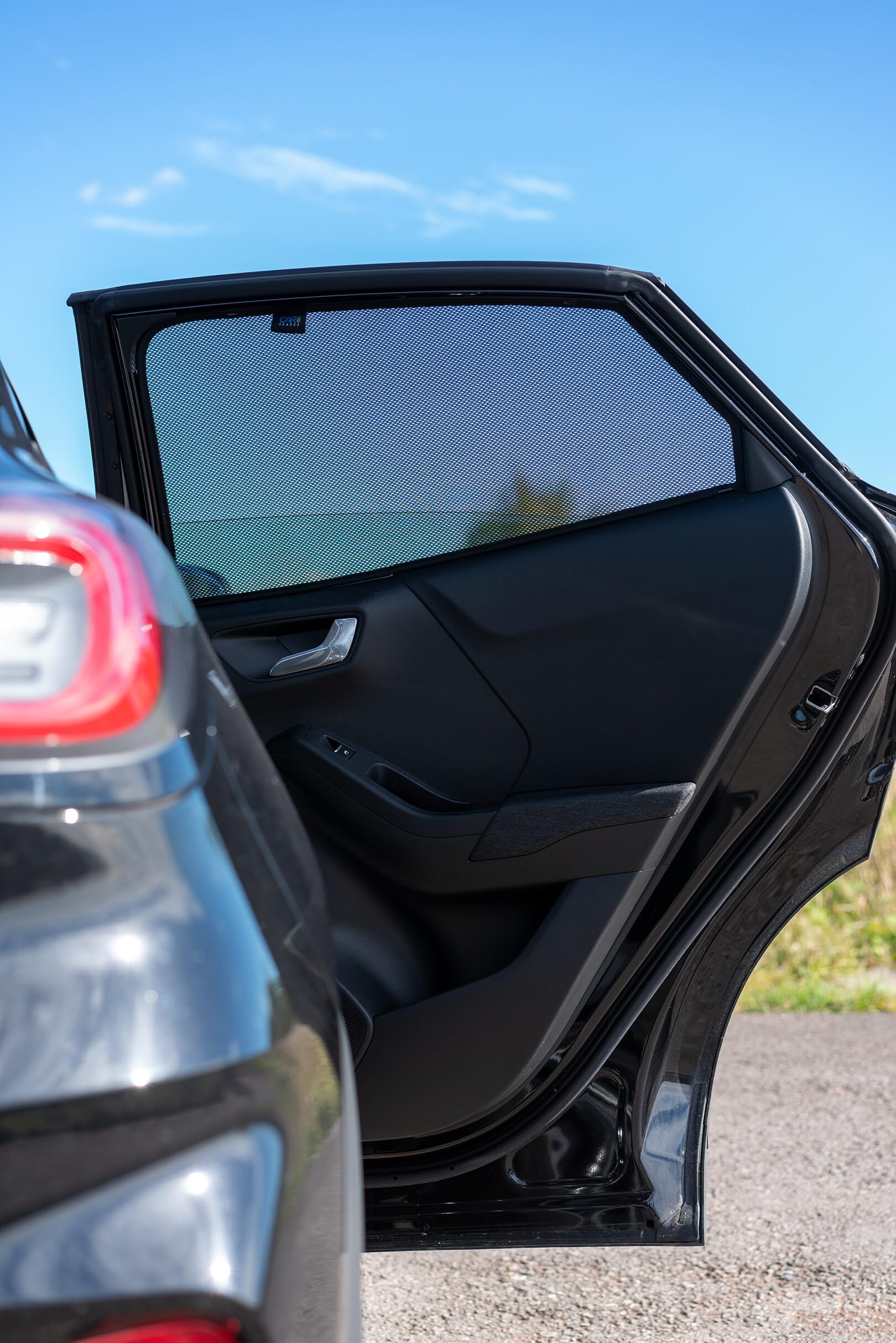 Zestaw osłon samochodowych (tylne drzwi boczne) kompatybilne z Ford Puma 2019- (2-częściowy)