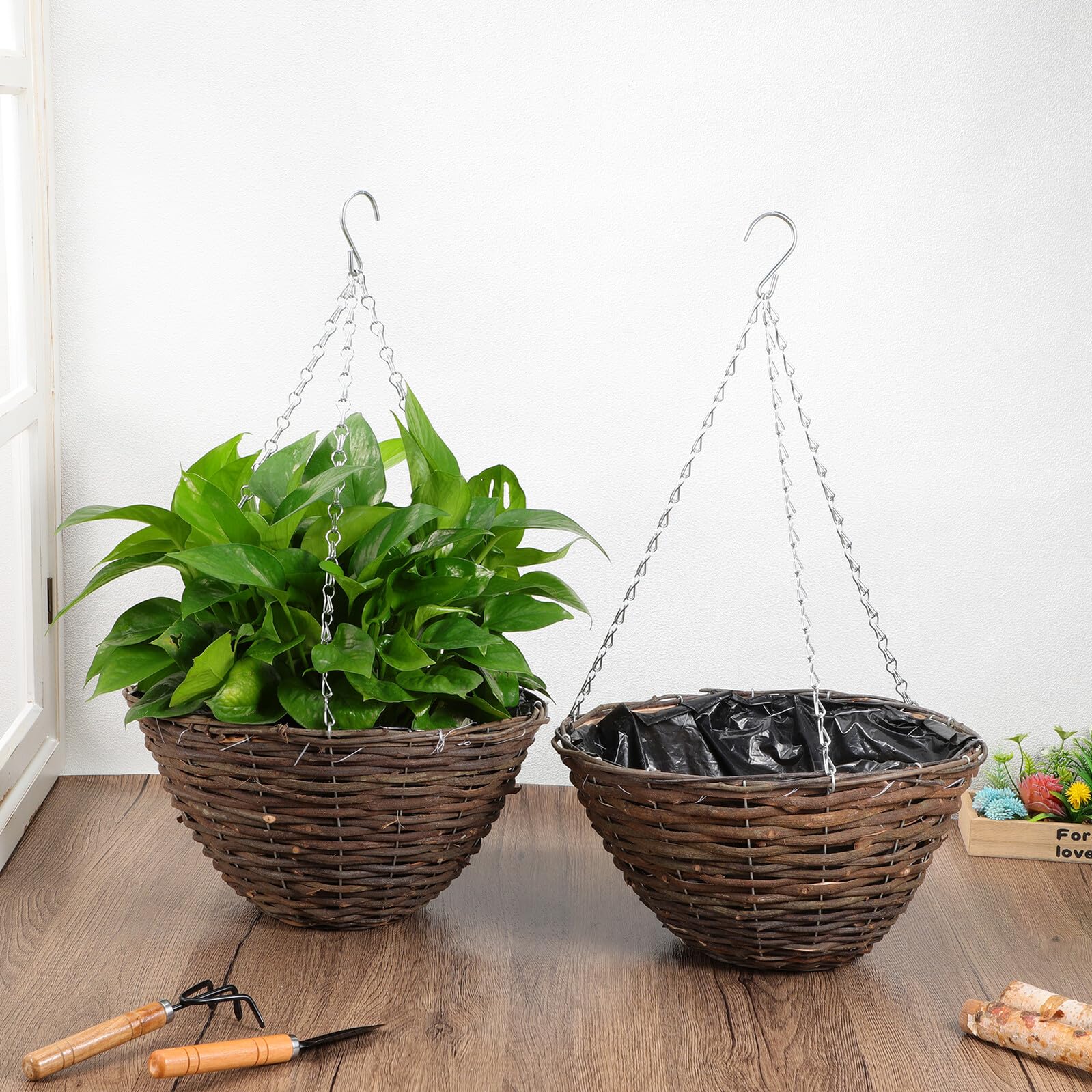 Set 2 Pezzi Vasi Sospesi per Piante in Rattan Fatti a Mano, Portavasi da Balcone Eleganti e Resistenti in Metallo per Fiori e Piante Grasse, per Finestre e Balconi