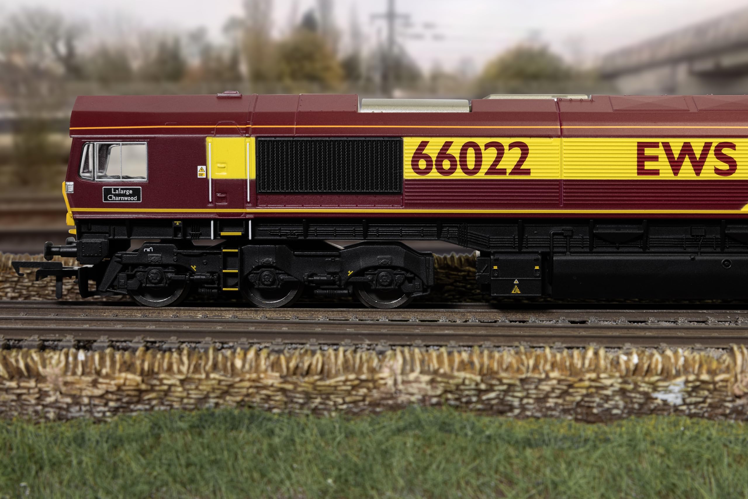 Hornby R30532 Railroad EWS Clase 66 Lafarge Charnwood 66022 Locomotoras de ferrocarril