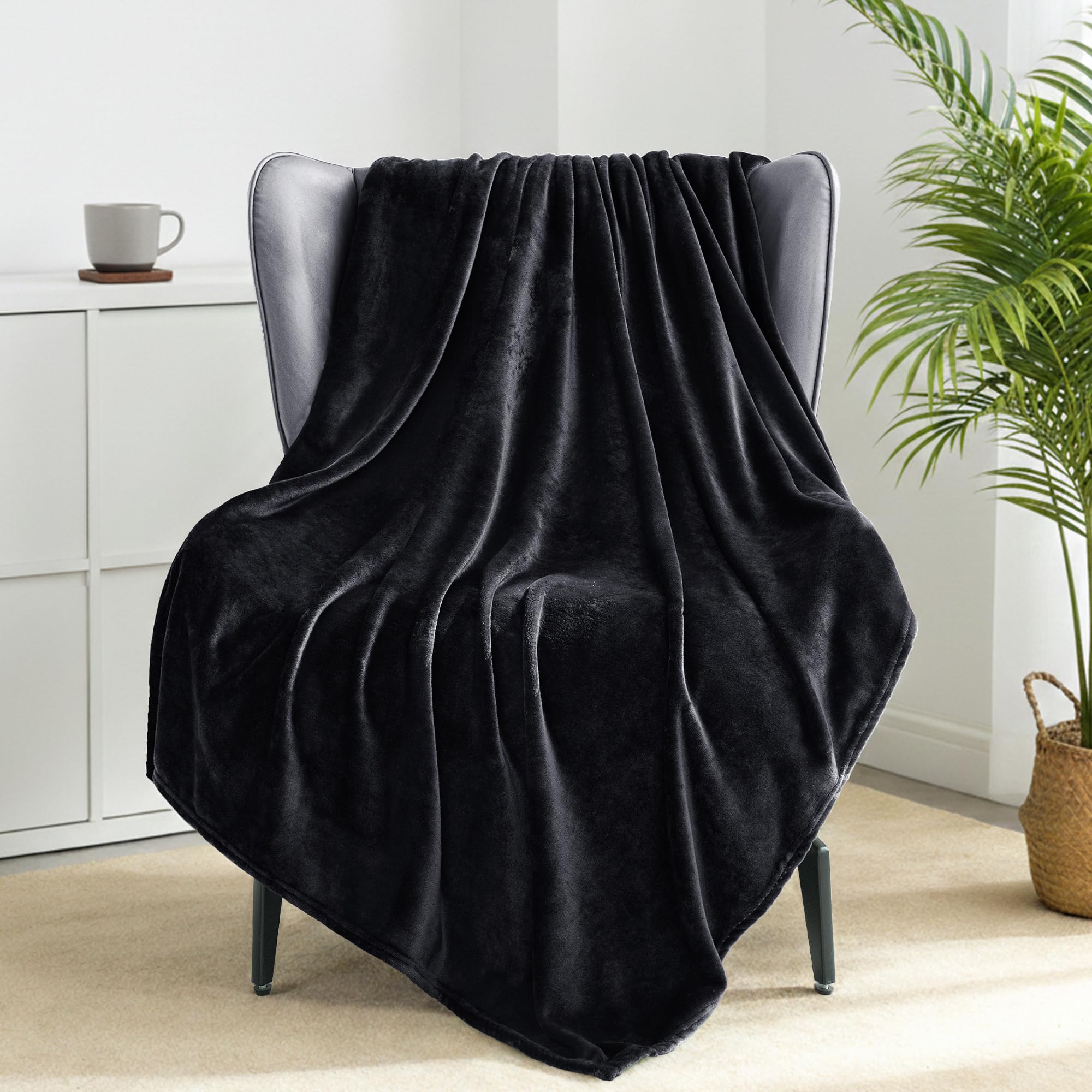 Exclusivo Mezcla Fleece Black Throw Blanket for Couch, Sofa, Super Soft and Warm Blankets, All Season, Cozy, Plush, Lightweight, 50x60 Inches