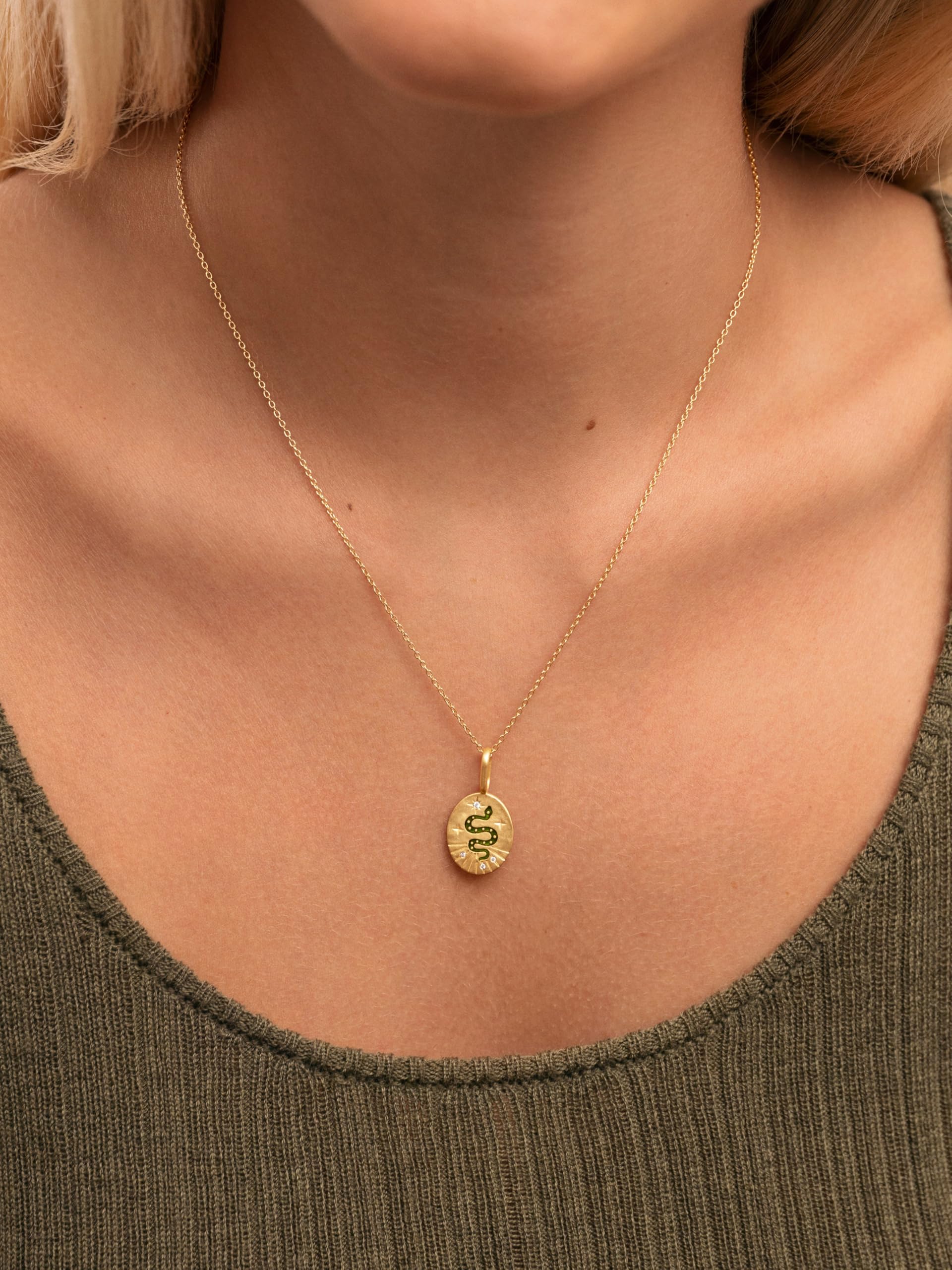 SINGULARU - Charm Mystic Araignée, Serpent ou Nietoperz. Laiton avec Plaqué or 18 carats et Zirconee. Bijoux pour Femme.