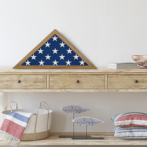 Vista 15 de Americanflat Pequeña vitrina plegada de bandera – Se adapta a banderas ceremoniales plegadas de 3 x 5 pies (no para bandera funeraria) – Colección
