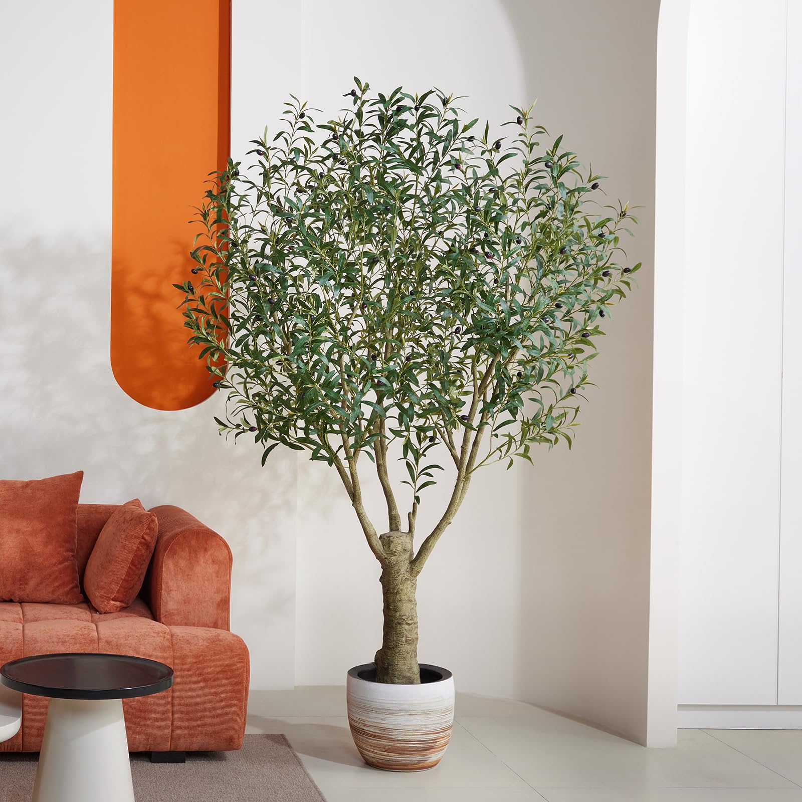 VeriNatural Olivenbaum Künstlich 210cm, Große Kunstpflanze mit Topf | 2871 Blätter, 132 Oliven, stabiler Stamm, pflegeleicht, für Wohnzimmer Büro Bad und geschützten Balkon,12.5kg