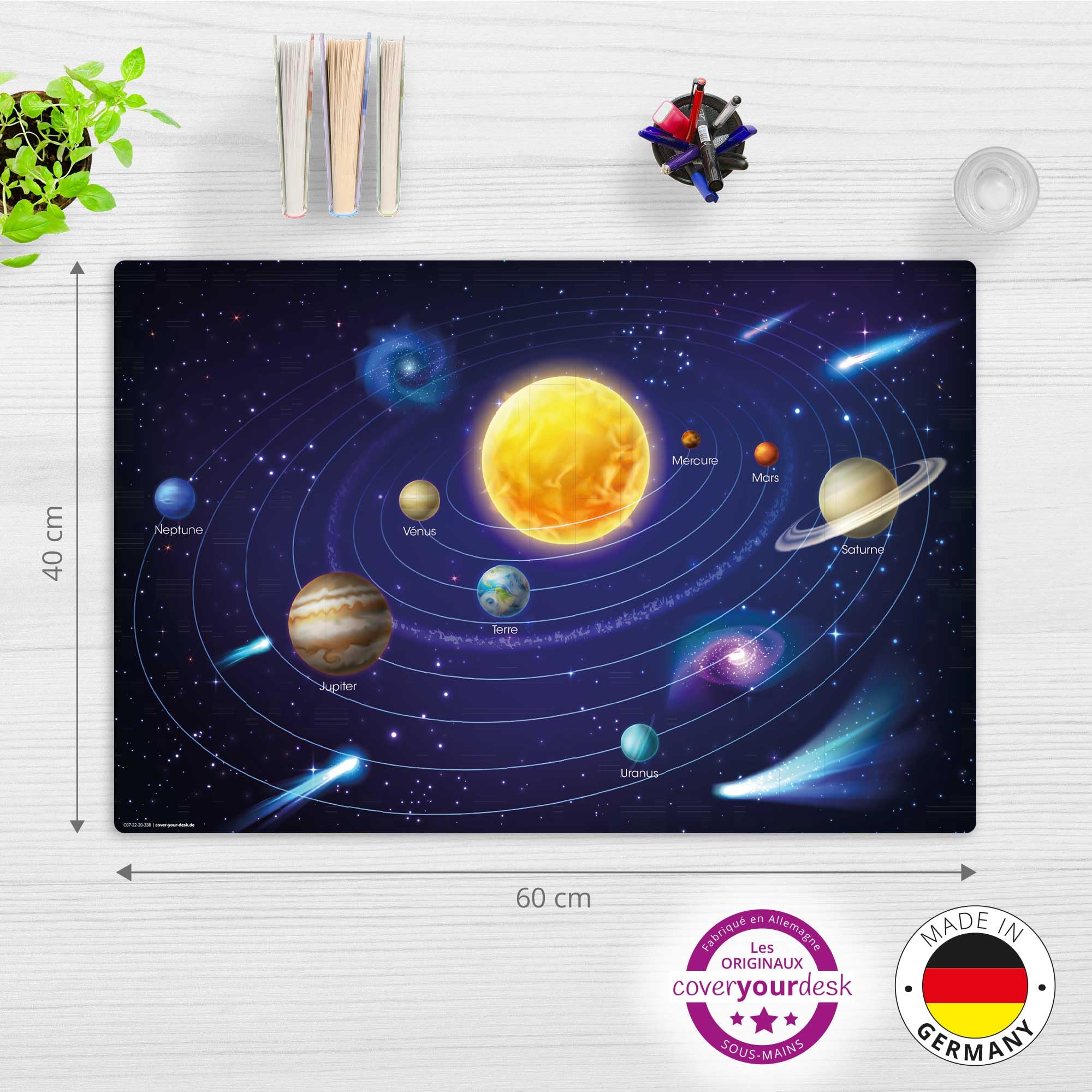 Sous-main lavable pour enfants – Notre système solaire en bleu sur fond français – 60 x 40 cm – en vinyle de haute qualité