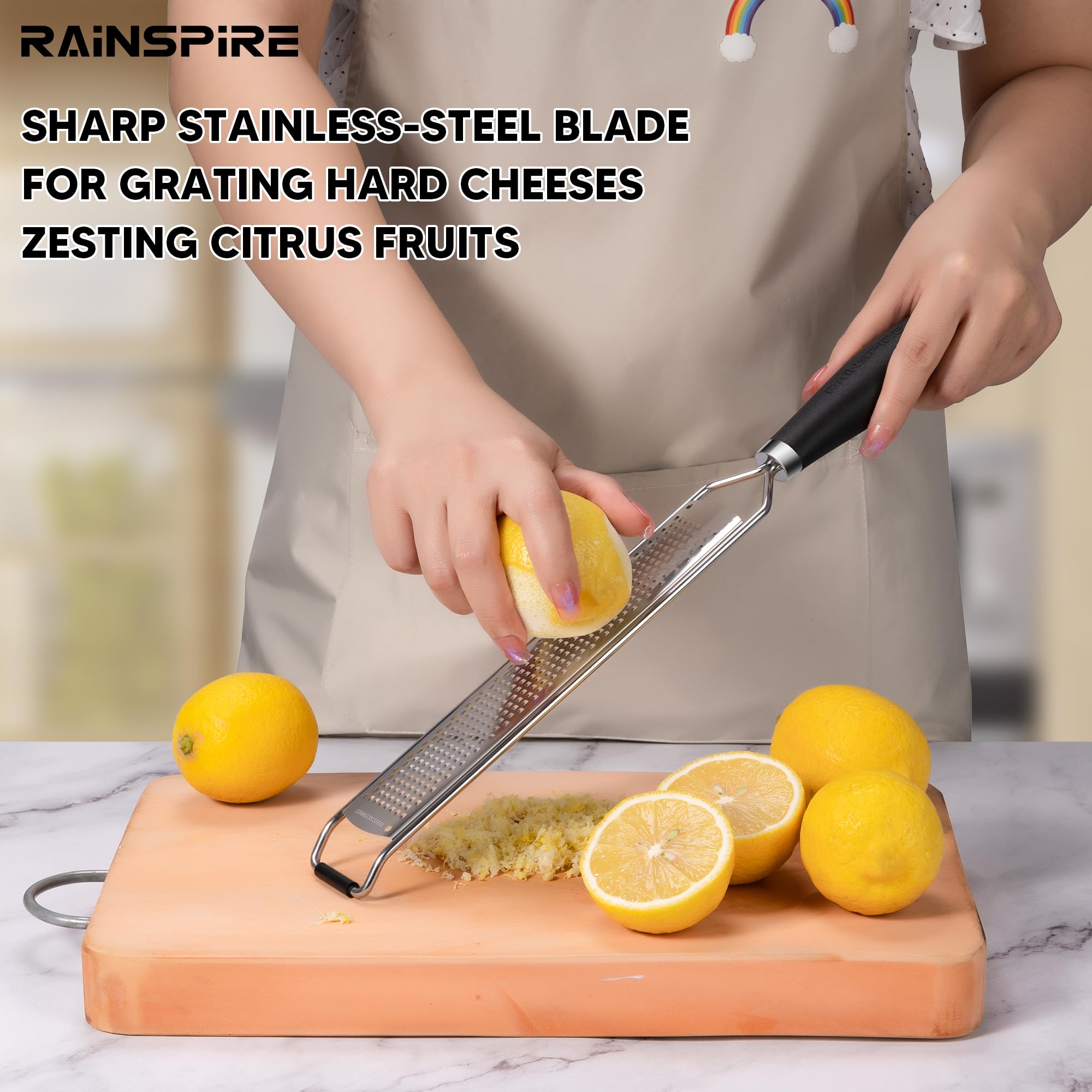 Verbesserte Zitrus-Zitronen-Reibe, leicht zu reinigen, spülmaschinenfest, für Ingwer, Knoblauch, Parmesan, Käse, Klinge aus 304 Edelstahl, Schutzabdeckung, Backzubehör, schwarz